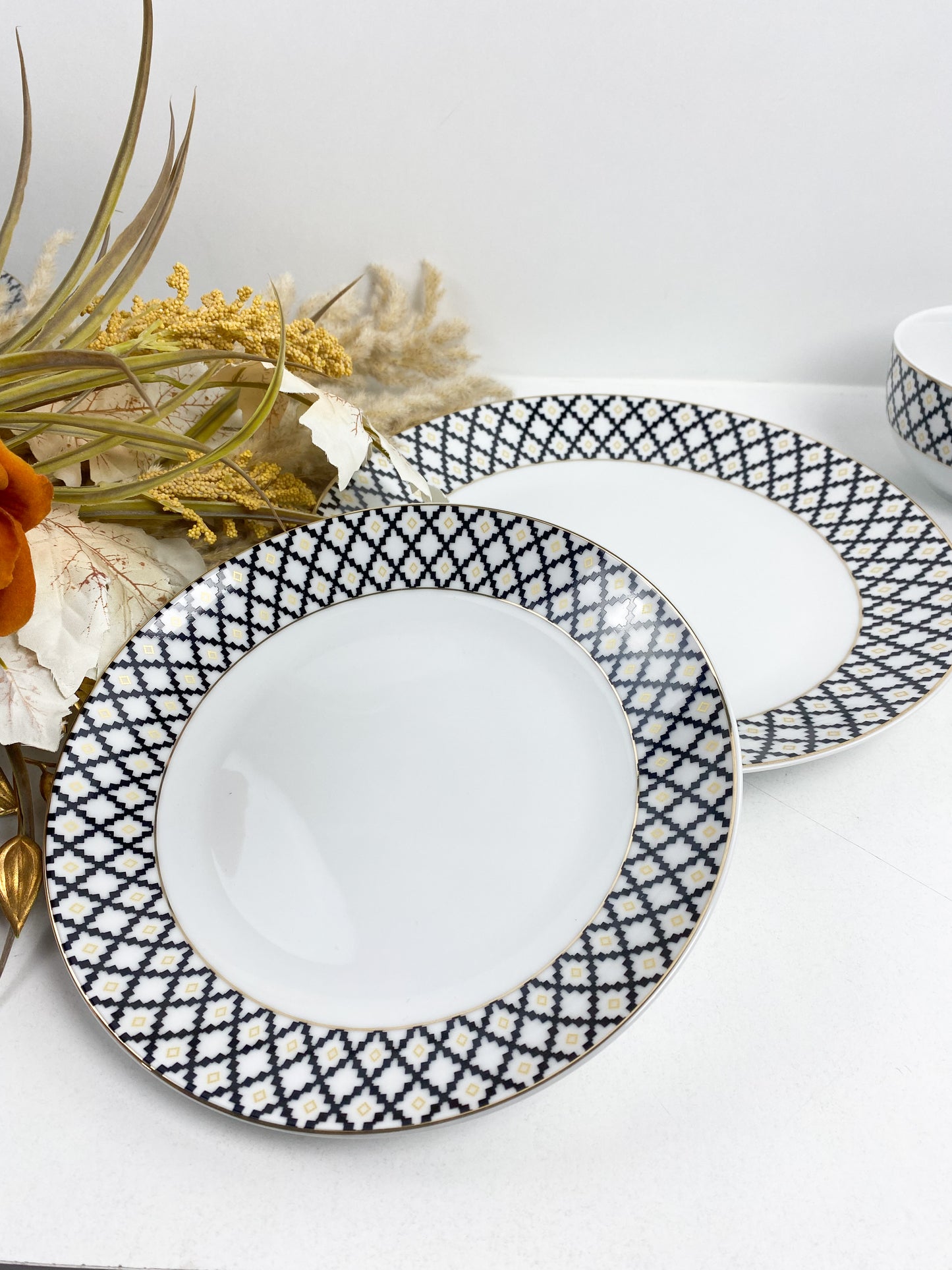 Service de table en porcelaine 18 pièces de haute qualité à bord doré, motif à carreaux géométriques noir