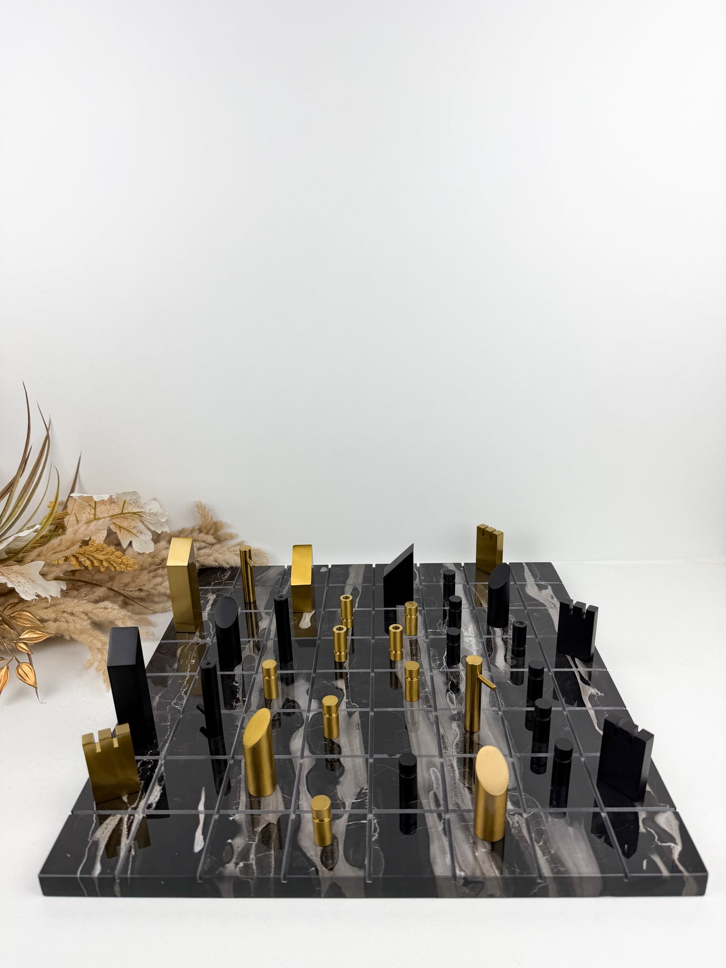 Jeu d'échecs décoratif au design moderne avec un quadrillage gravé