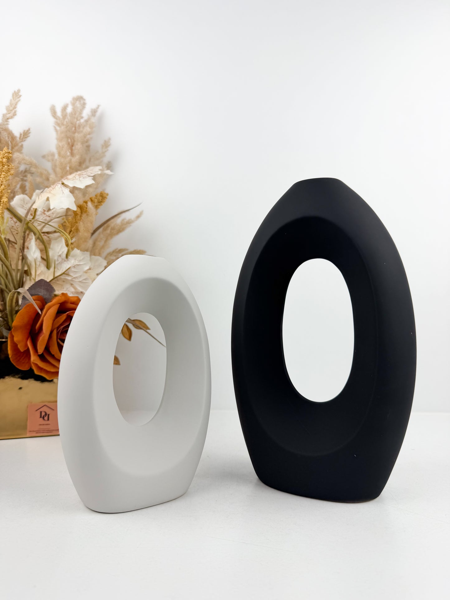 Duo de vases noir et blanc aux finitions mates en céramique