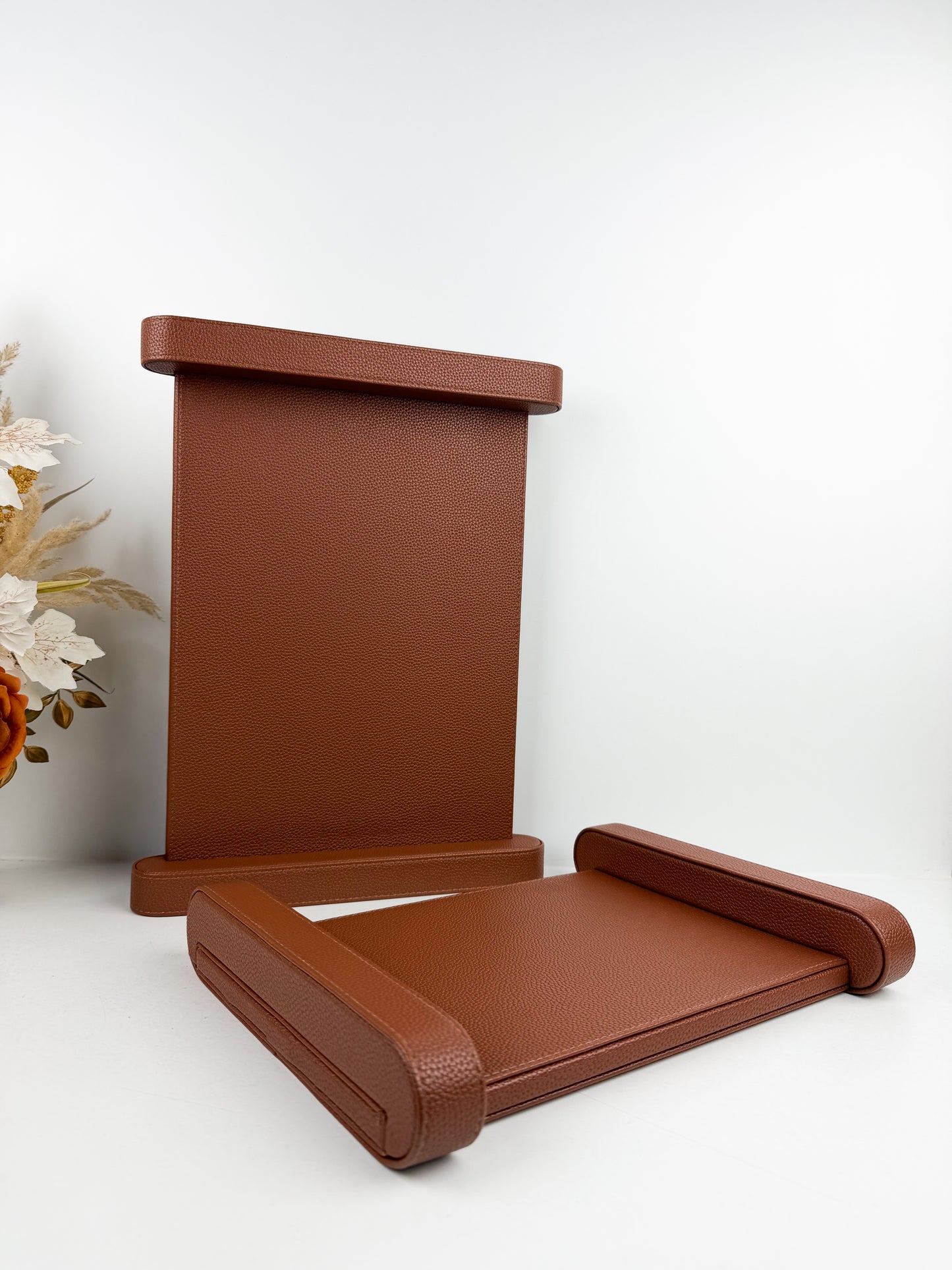 Deux plateaux de décoration intérieure en cuir marron luxe