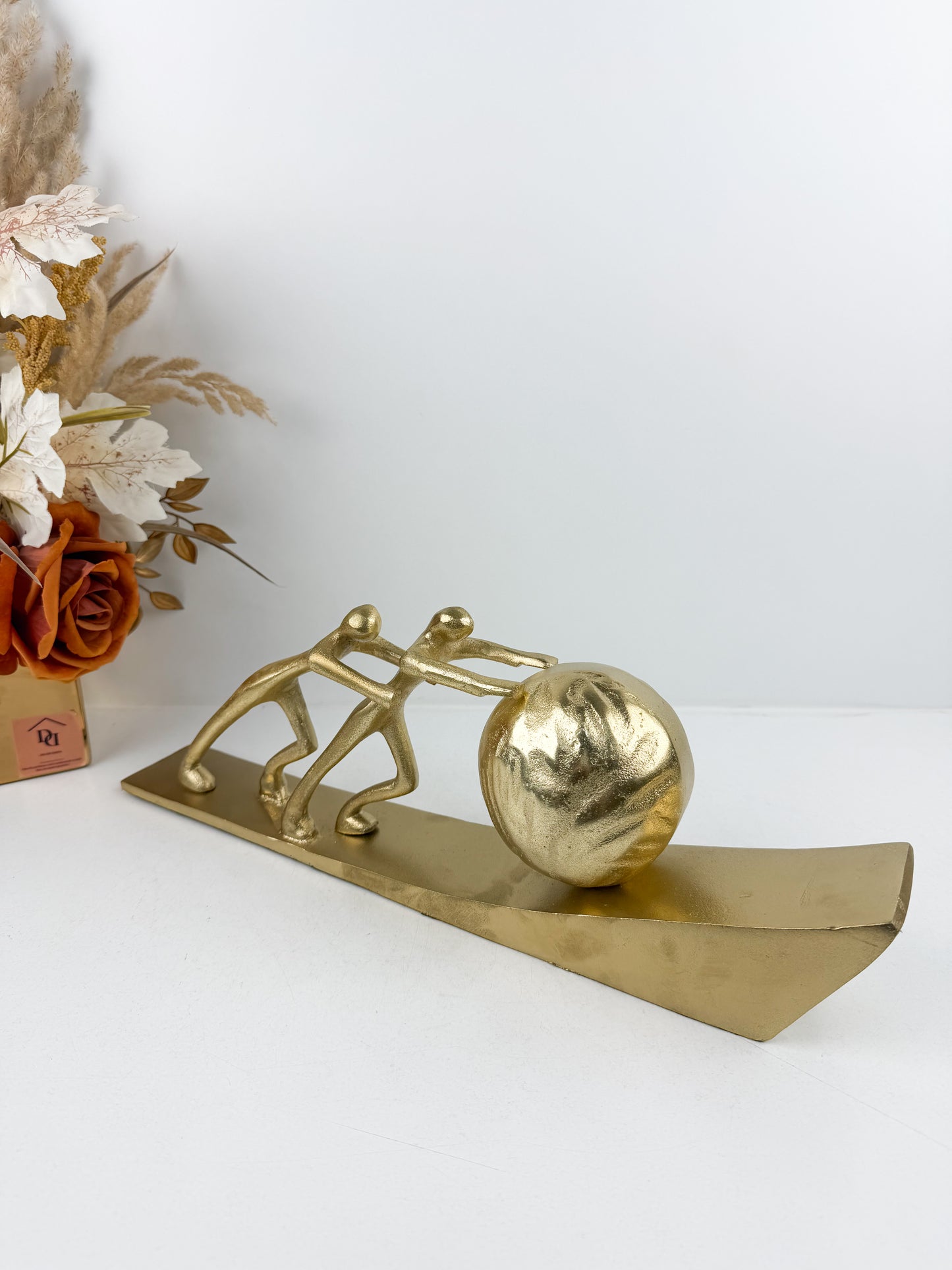 Sculpture moderne en bronze représentant deux personnages en harmonie