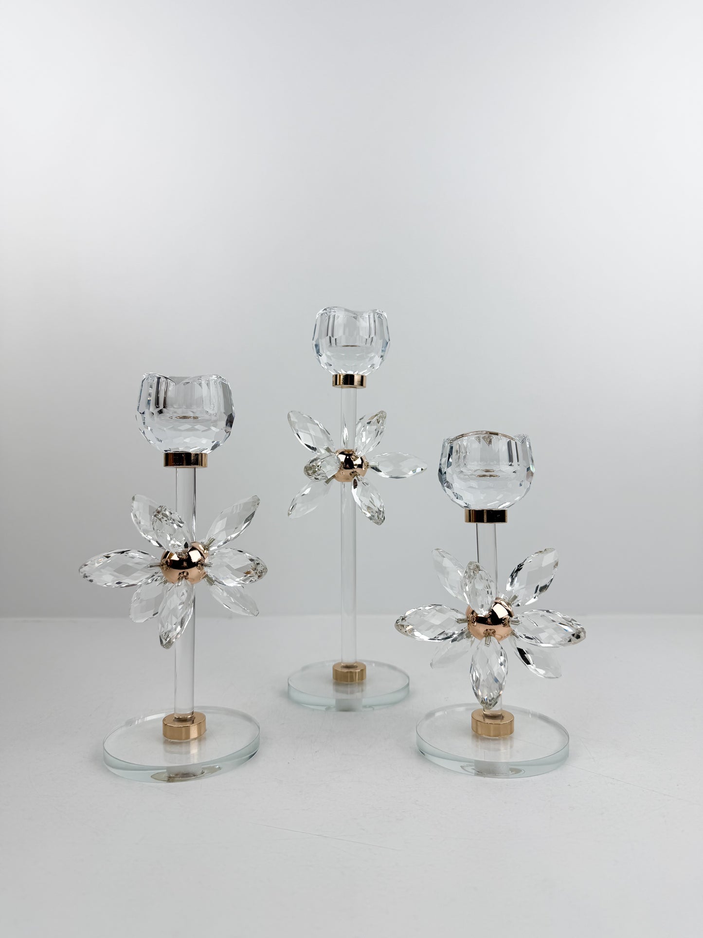 Ensemble de trois bougeoirs en cristal élégants florales