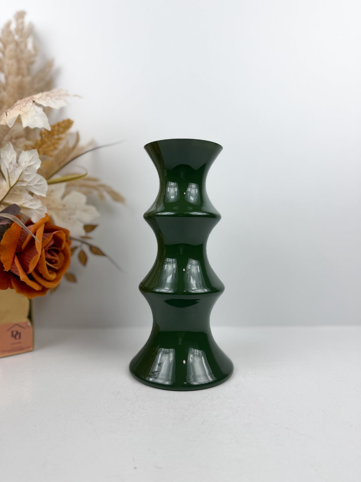 Vase sculptural en vert.