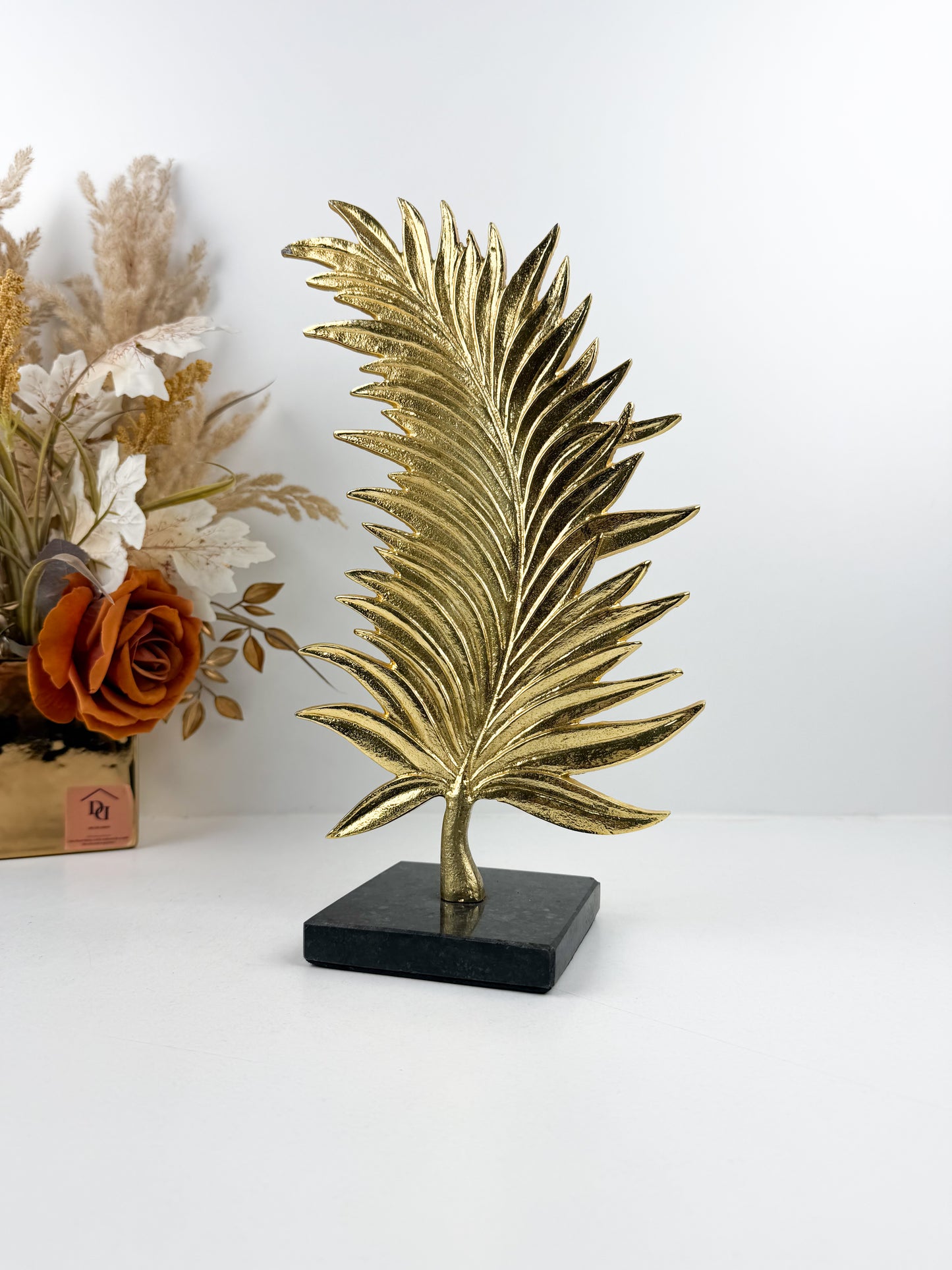 Plume décorative élégante aux finitions dorée brillante en métal