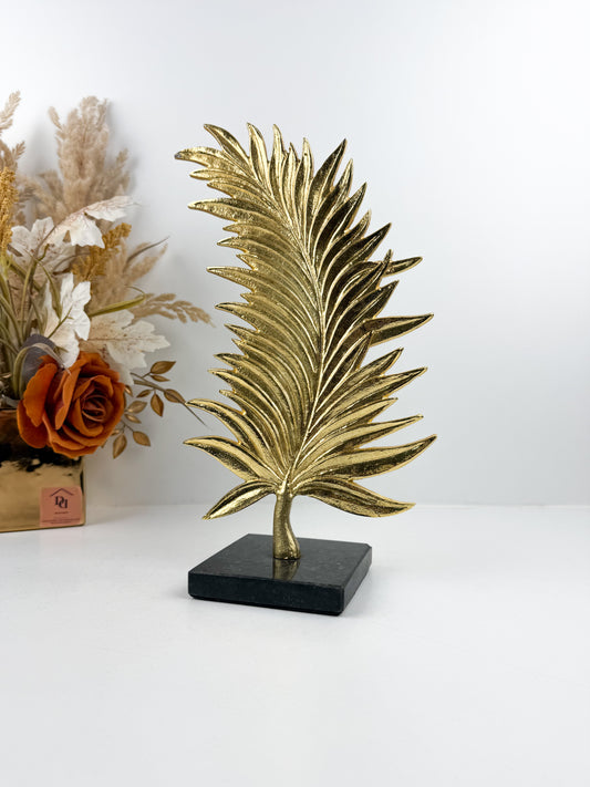 Plume décorative élégante aux finitions dorée brillante en métal