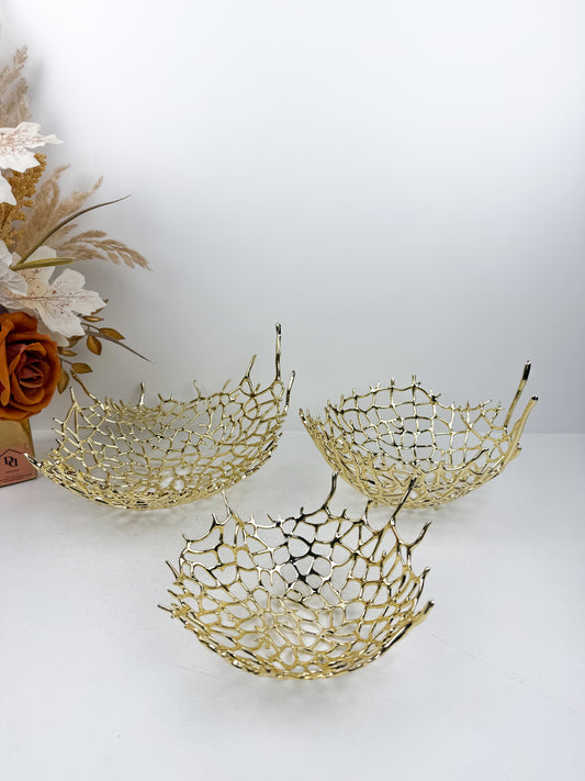 Bols décoratifs en métal doré brillant avec finition grillagée
