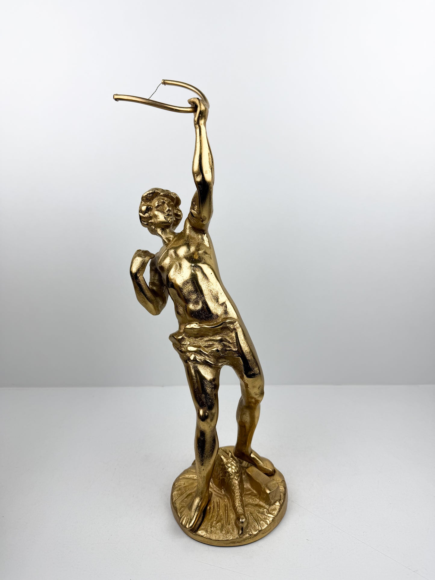 Grande figure sculpture en bronze doré patiné