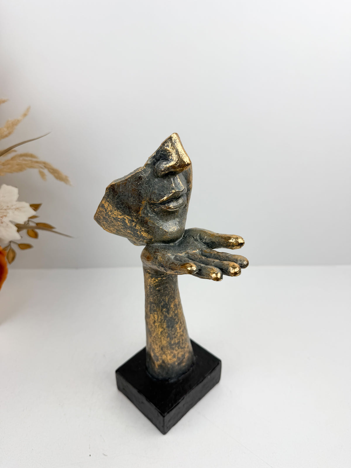 Statuette décorative Sculpturale d'inspiration artistique contemporaine.