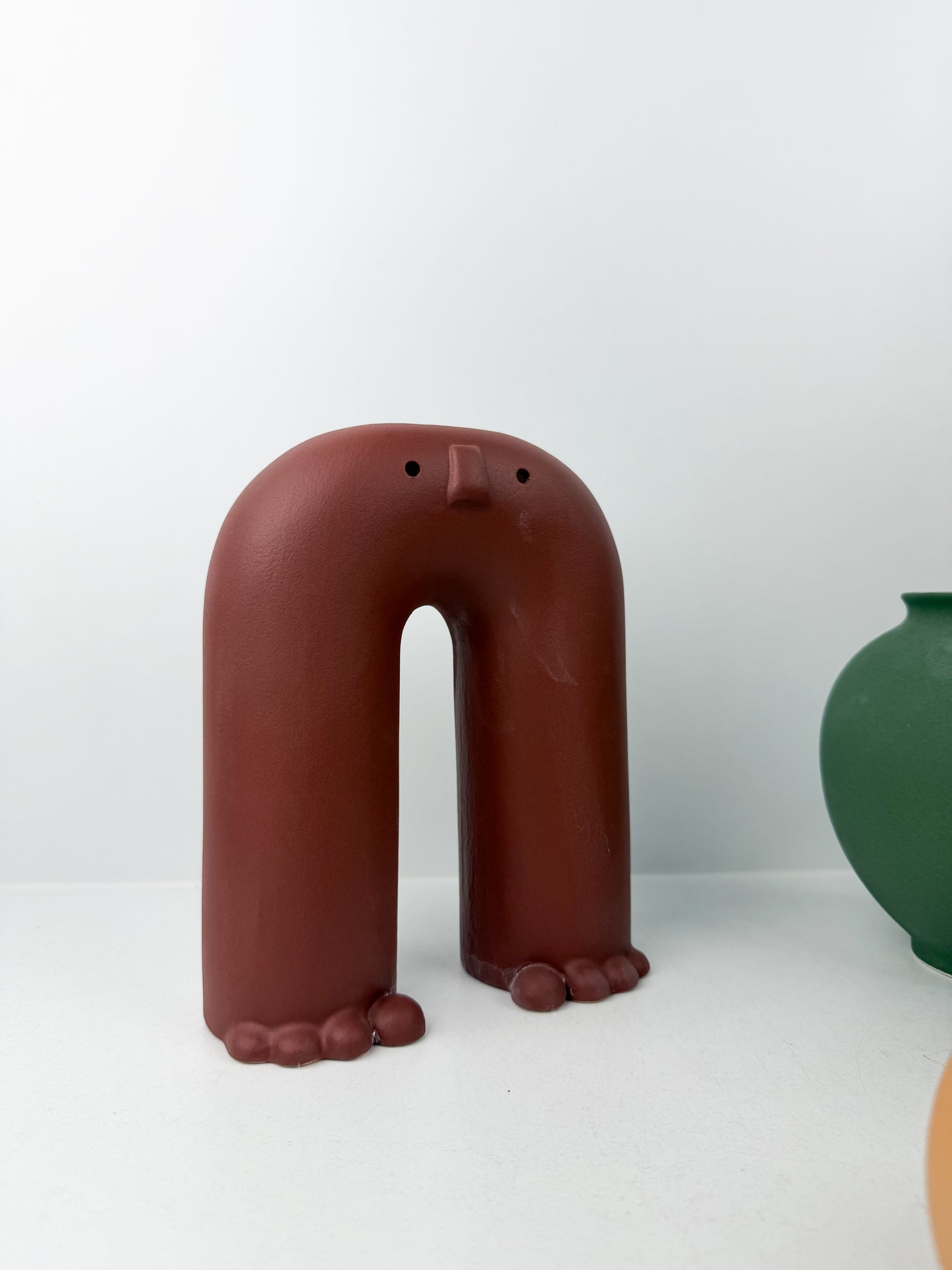 Trio de vases en céramique aux formes organiques et expressives