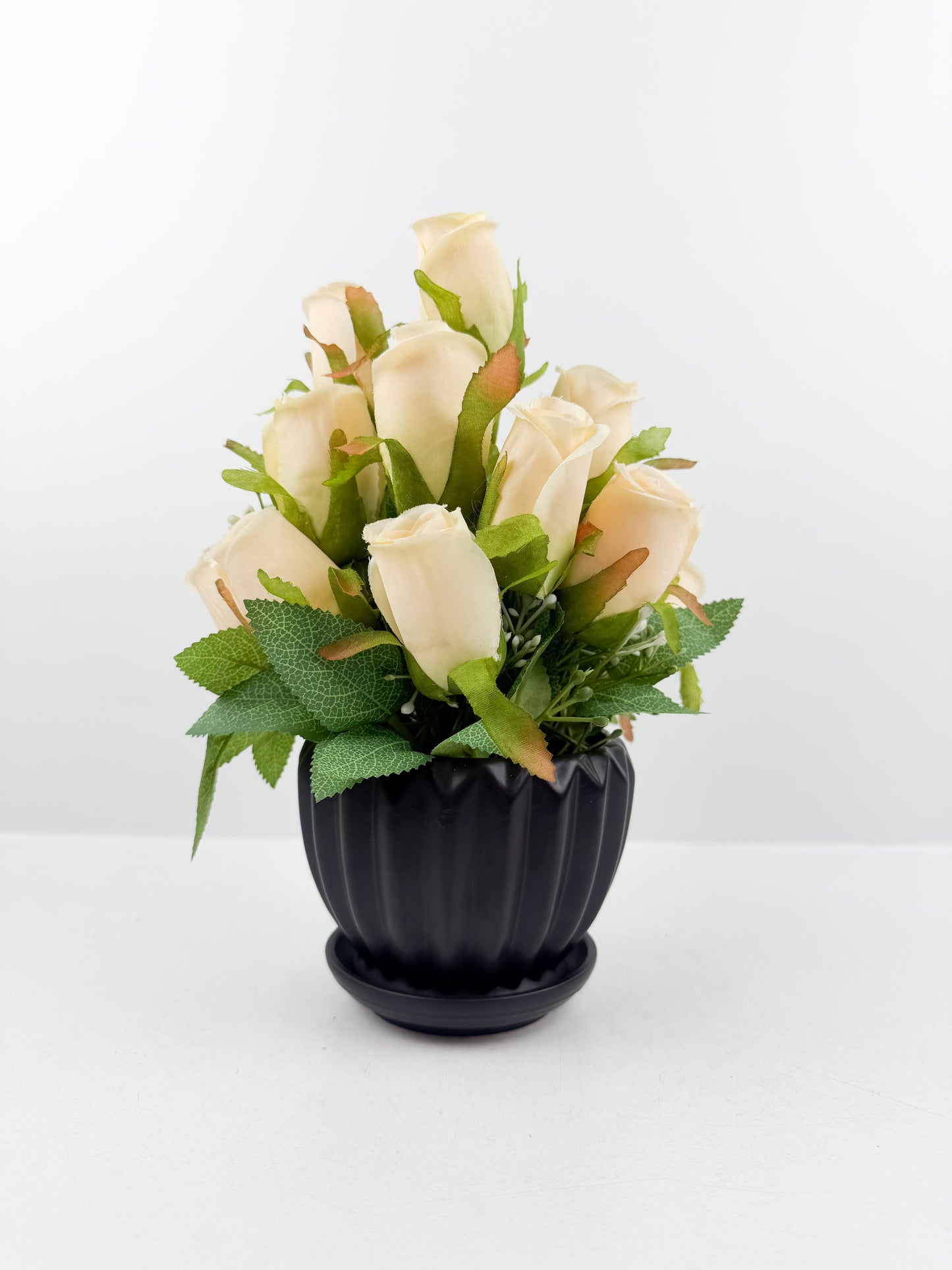 Fleurs artificielles d'une élégance intemporelle, conçues pour sublimer vos espaces de vie