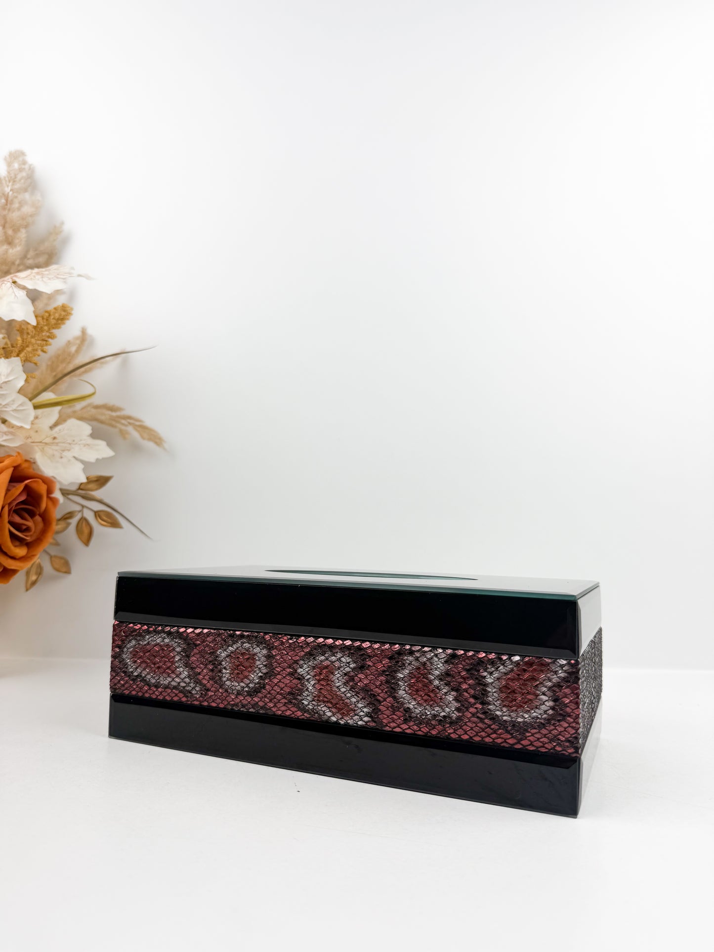 Boîte à mouchoirs miroir avec bandeau léopard rouge.