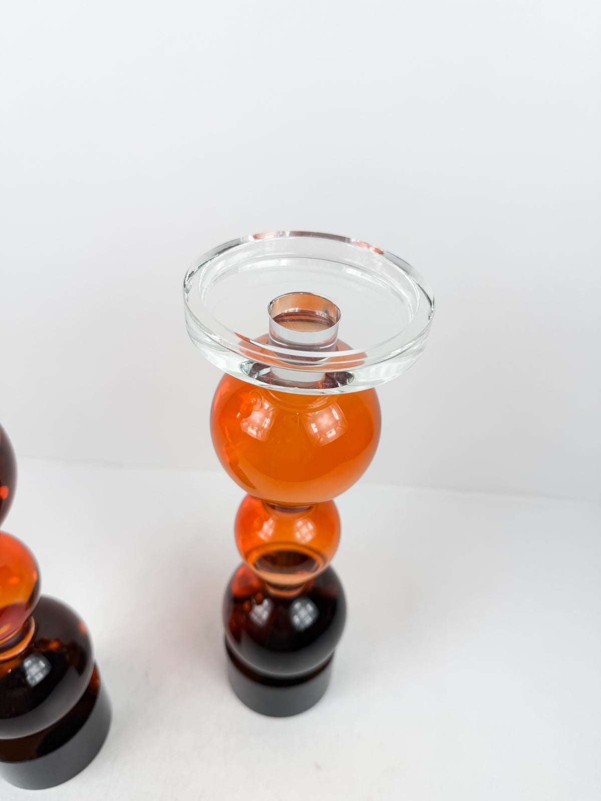 Duo de sculptures aux formes de bulles en céramique élégants.