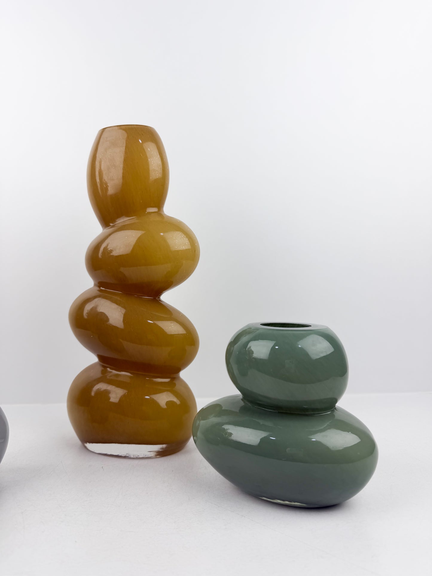 Trio de vases en verre aux formes épurées et sophistiquées