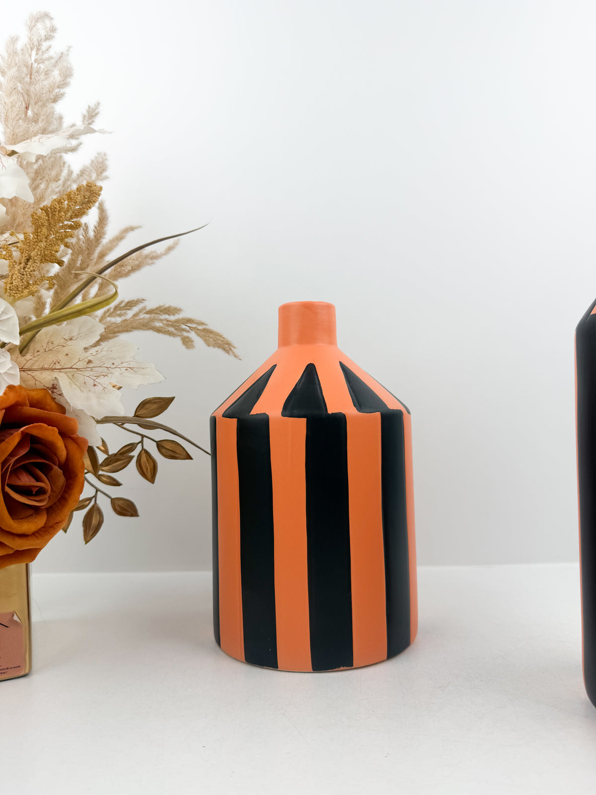 Duo de vases en céramique au design affirmé