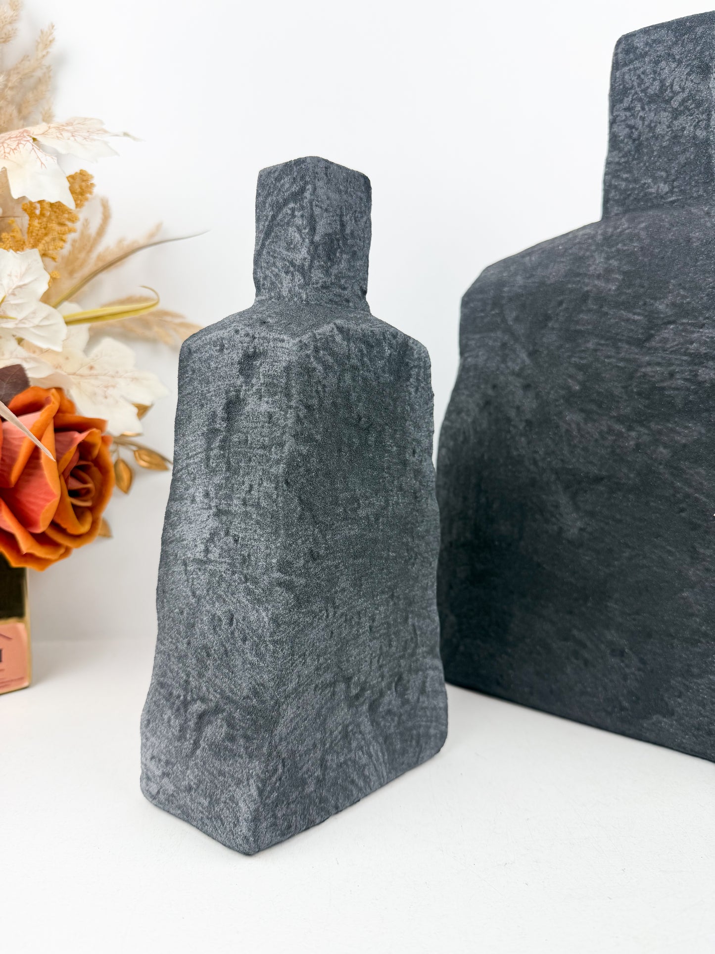 Duo de vases géométriques aux formes épurées et modernes