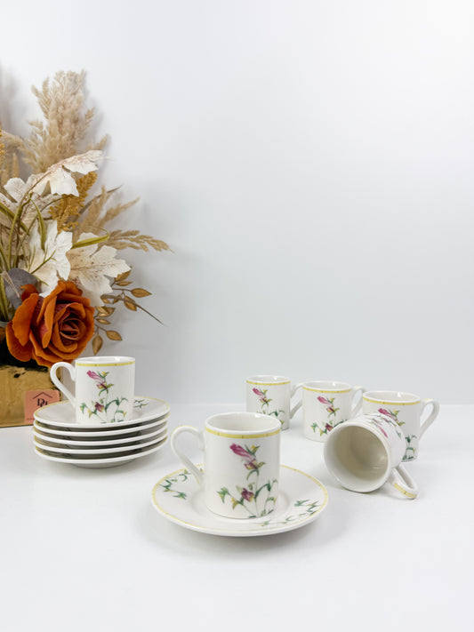 Ensemble de six tasses à espresso avec sous-tasses aux motifs florales