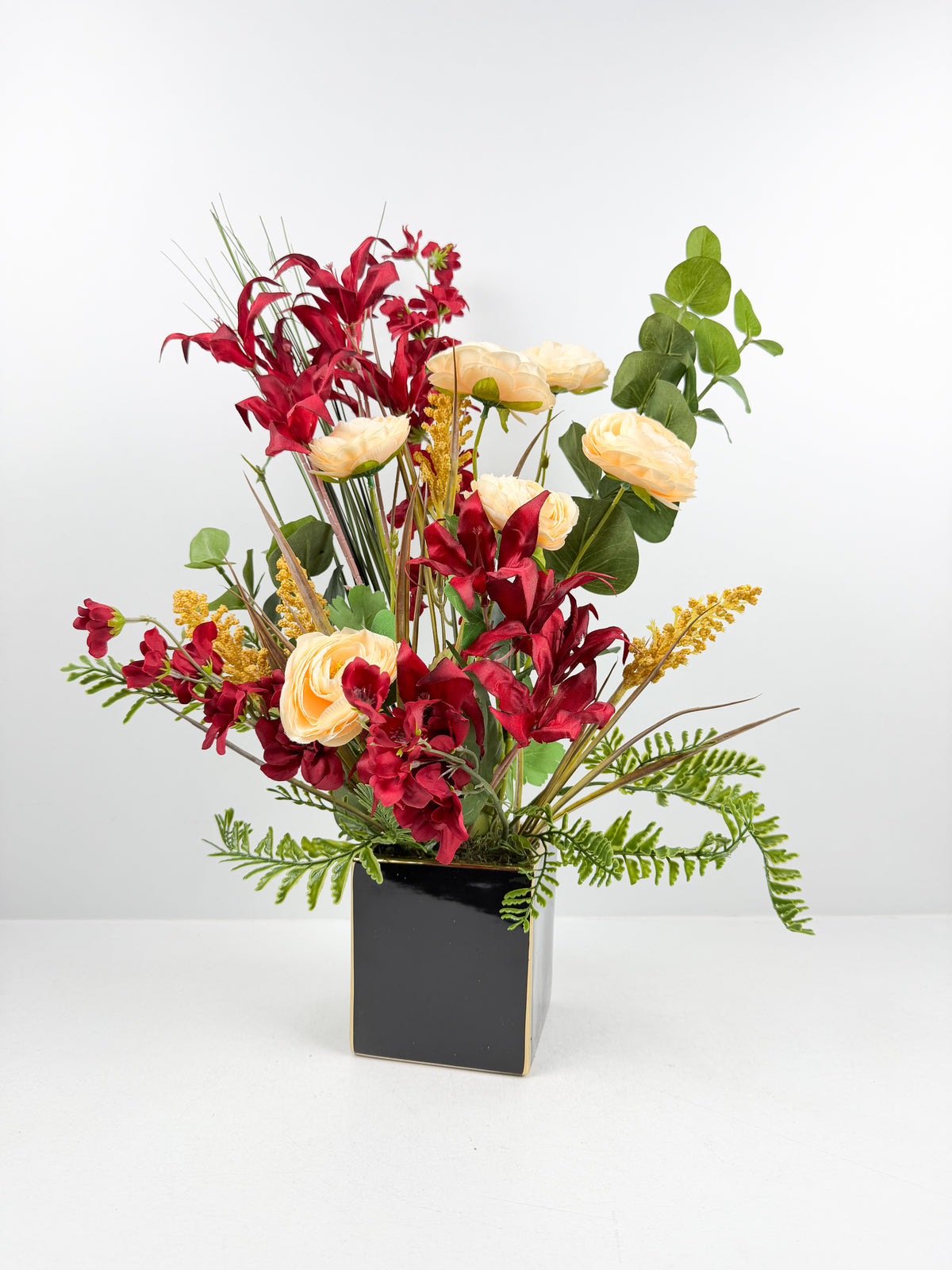 Fleurs artificielles d'une élégance intemporelle.