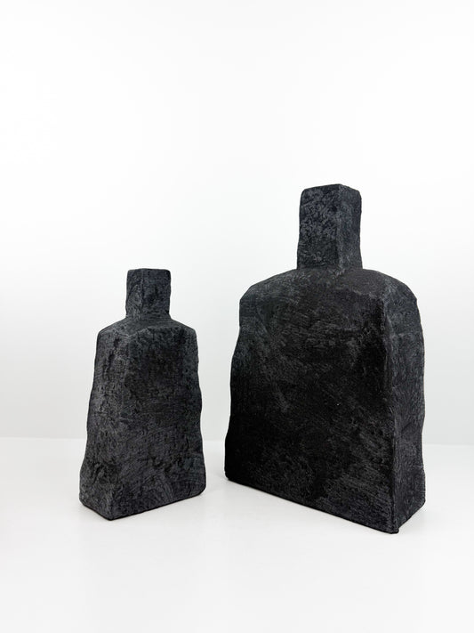 Duo de vases géométriques aux formes épurées et modernes