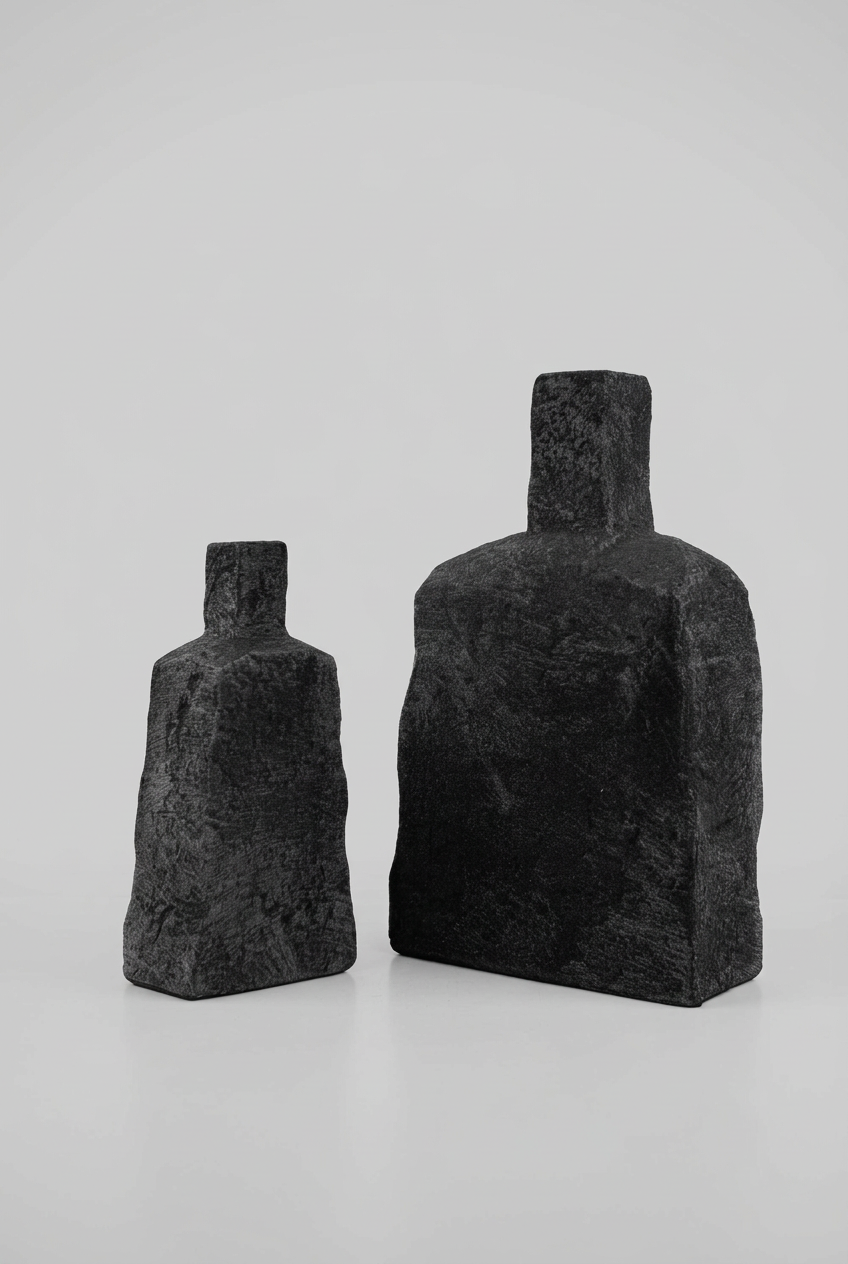 Duo de vases géométriques aux formes épurées et modernes