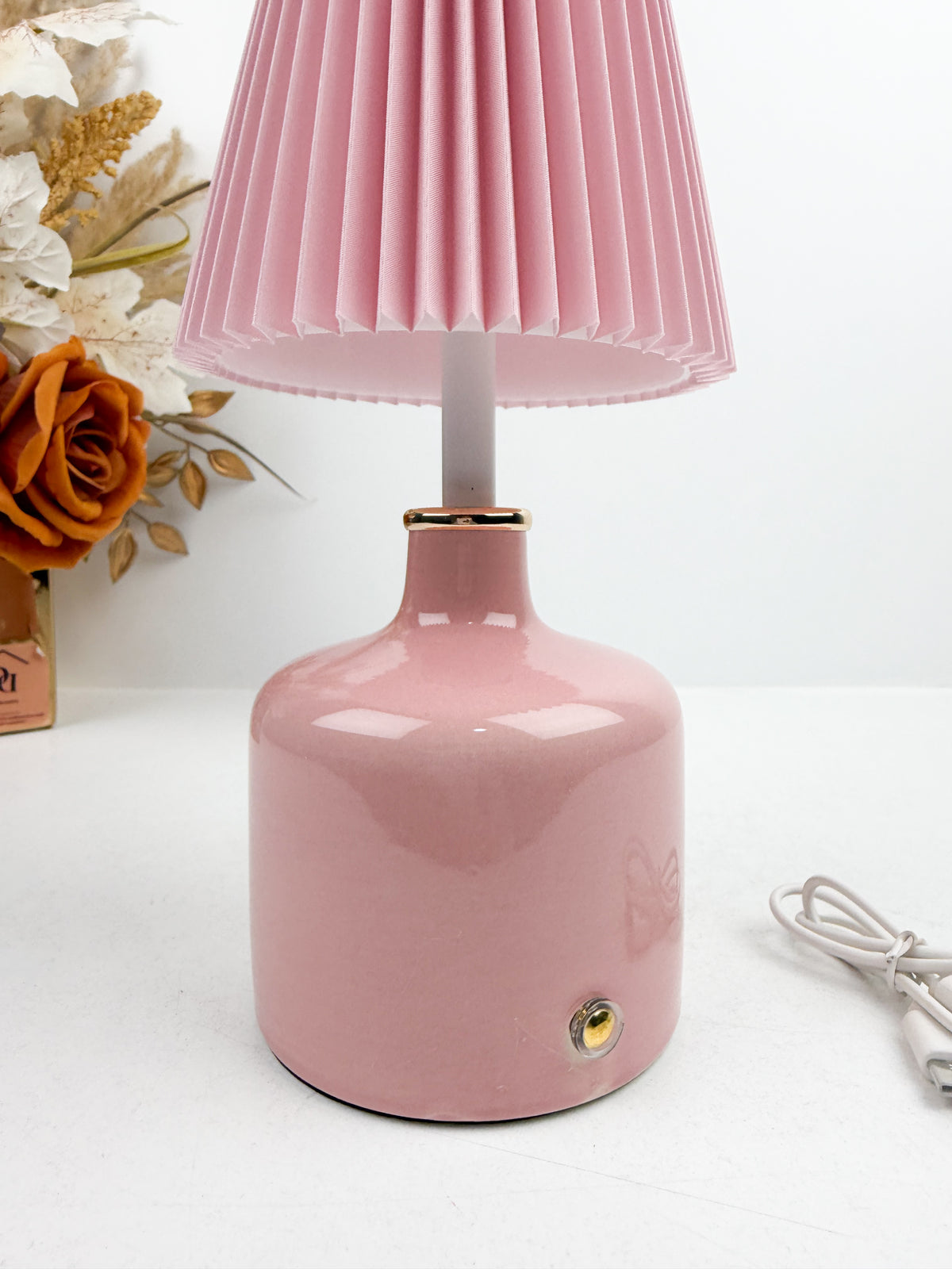 Lampe à Poser Sans Fil Rechargeable de pied céramique rose élégant.