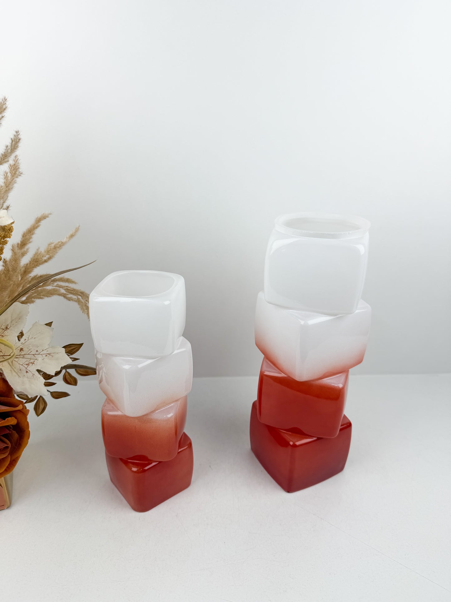 Duo de vases aux formes géométriques épurées