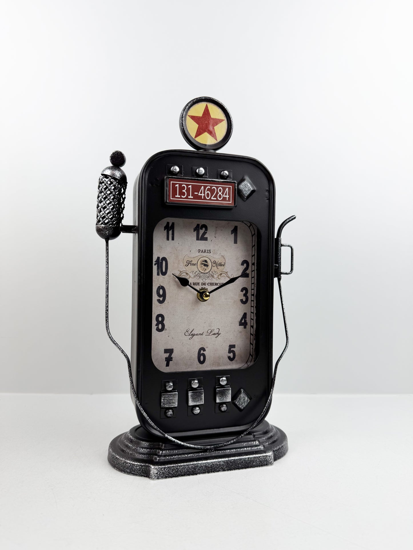 Horloge classique au design intemporel noir.