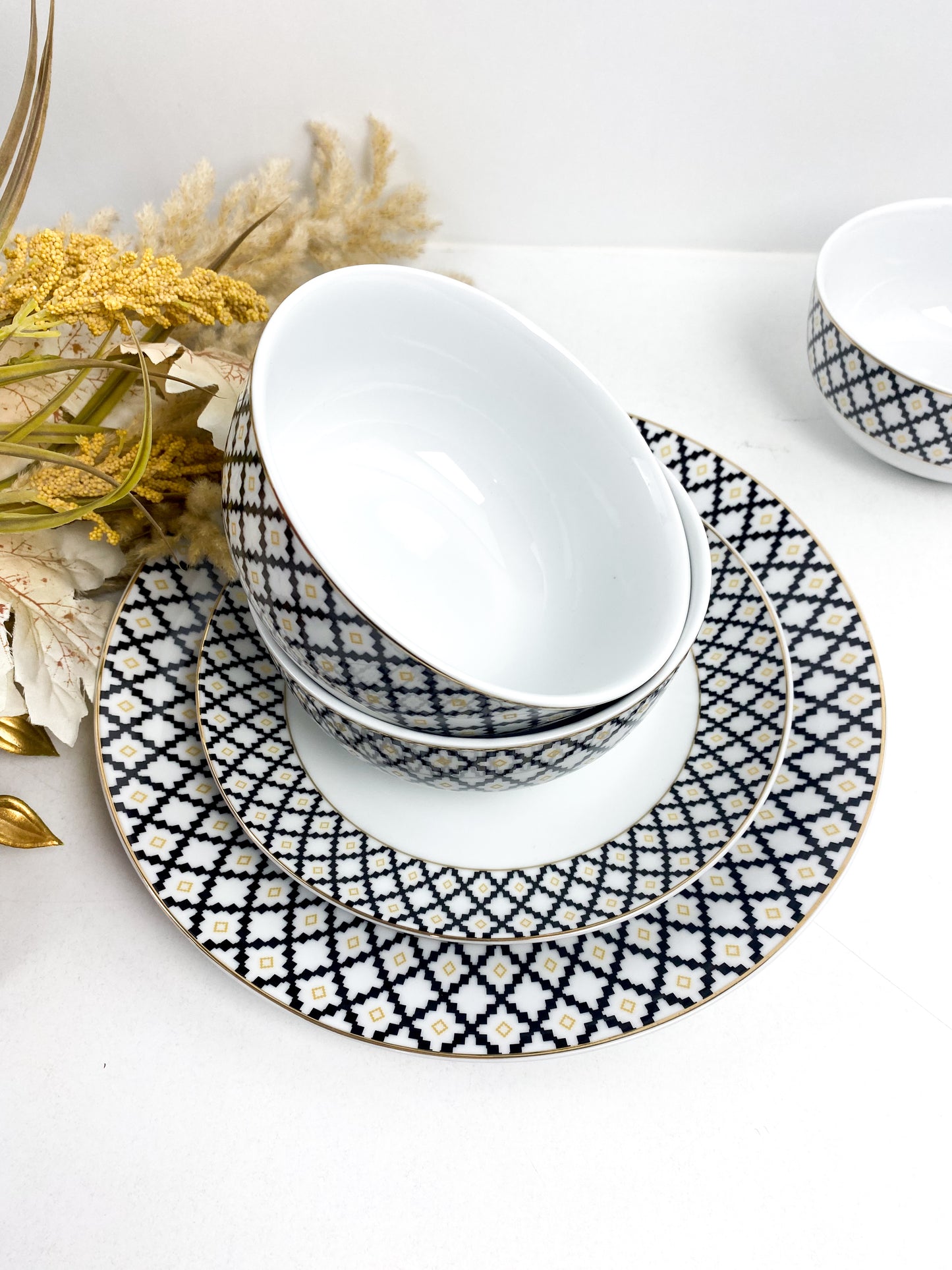 Service de table en porcelaine 18 pièces de haute qualité à bord doré, motif à carreaux géométriques noir