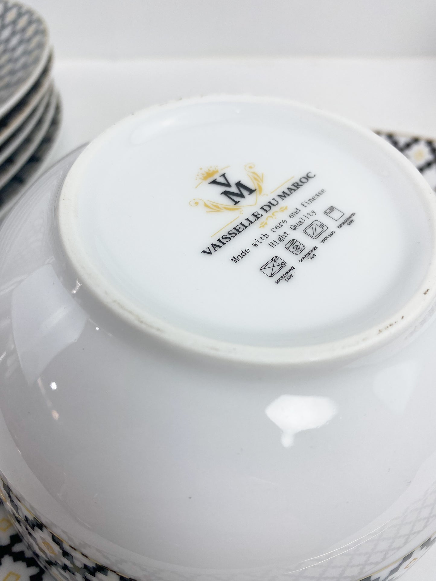 Service de table en porcelaine 18 pièces de haute qualité à bord doré, motif à carreaux géométriques noir