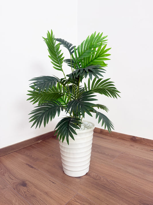 Grand palmier artificiel parfait pour apporter une touche de verdure à votre intérieur.