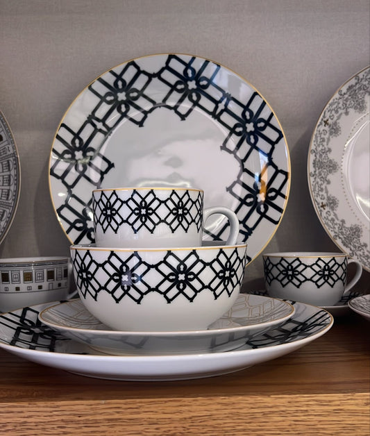 Service de Table Balcon d'Hermès avec un motif flamboyant en porcelaine de Luxe -38 Pièces