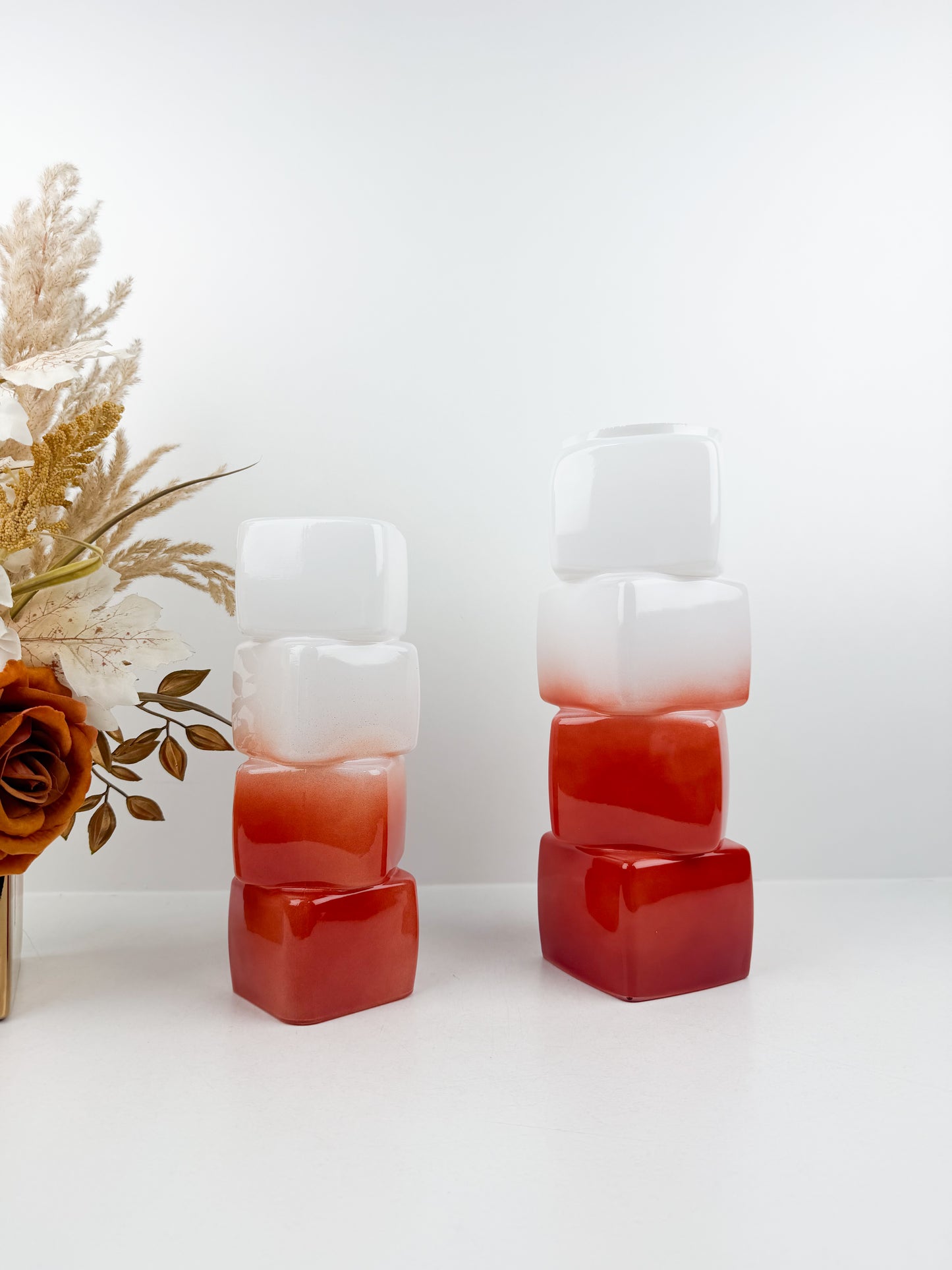 Duo de vases aux formes géométriques épurées