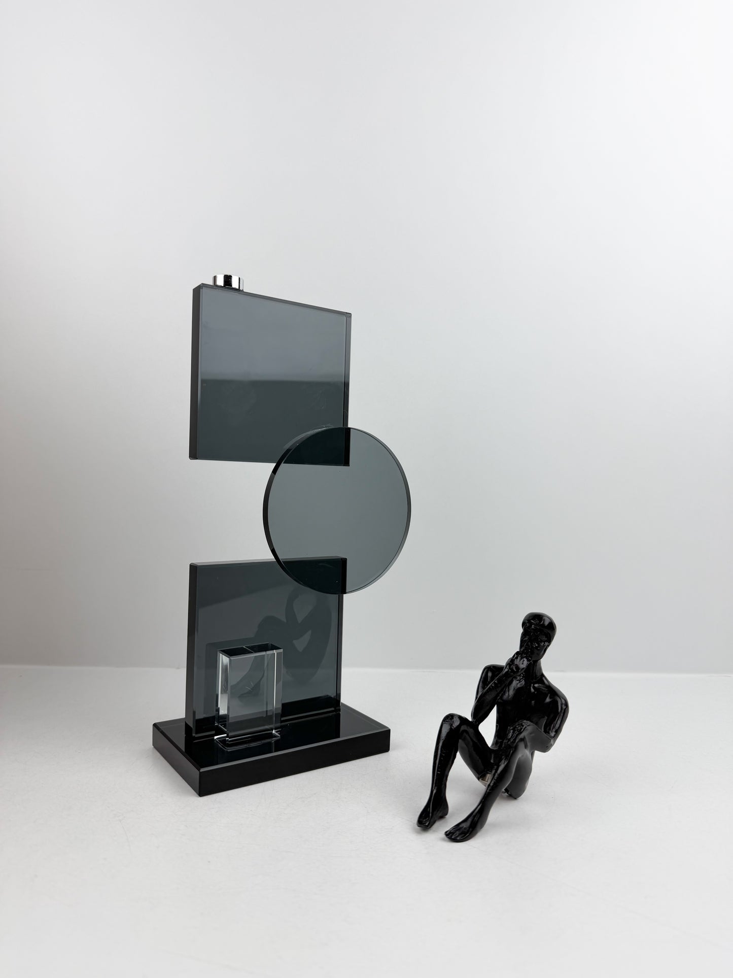 Sculpture contemporaine d'inspiration architecturale