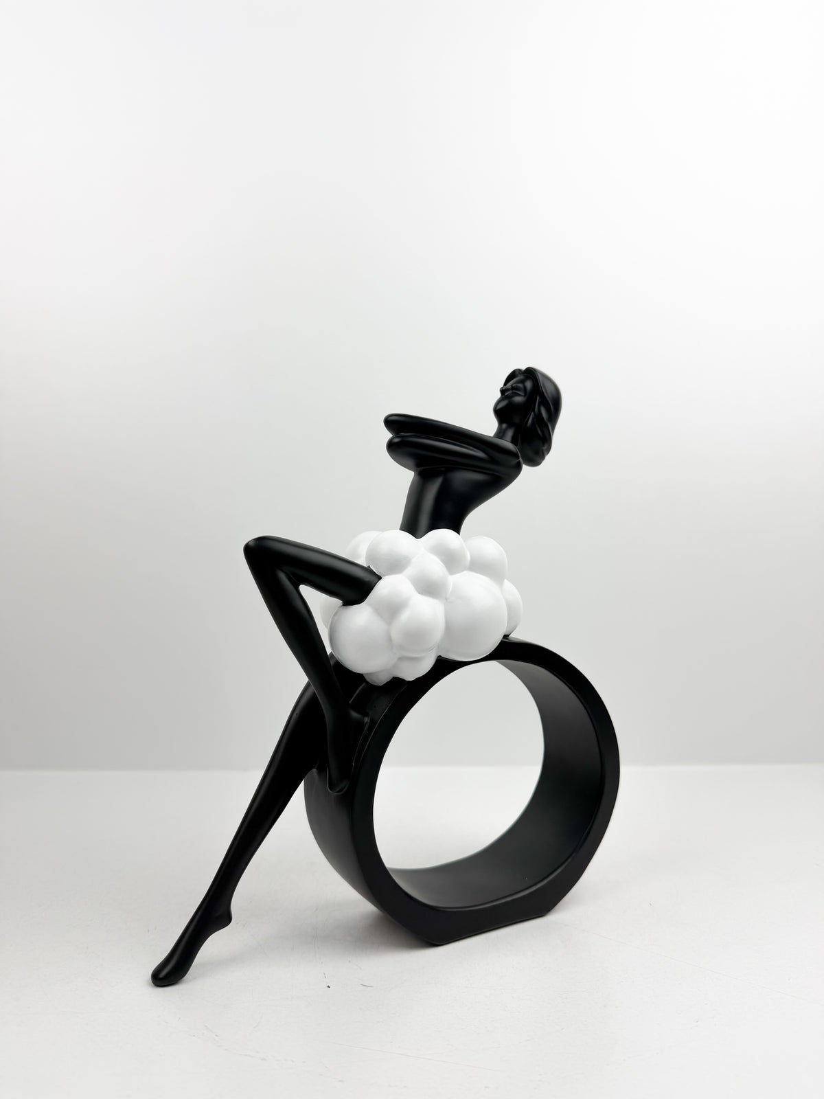 Statuette décorative en résine design de l'équilibre Contemporain.
