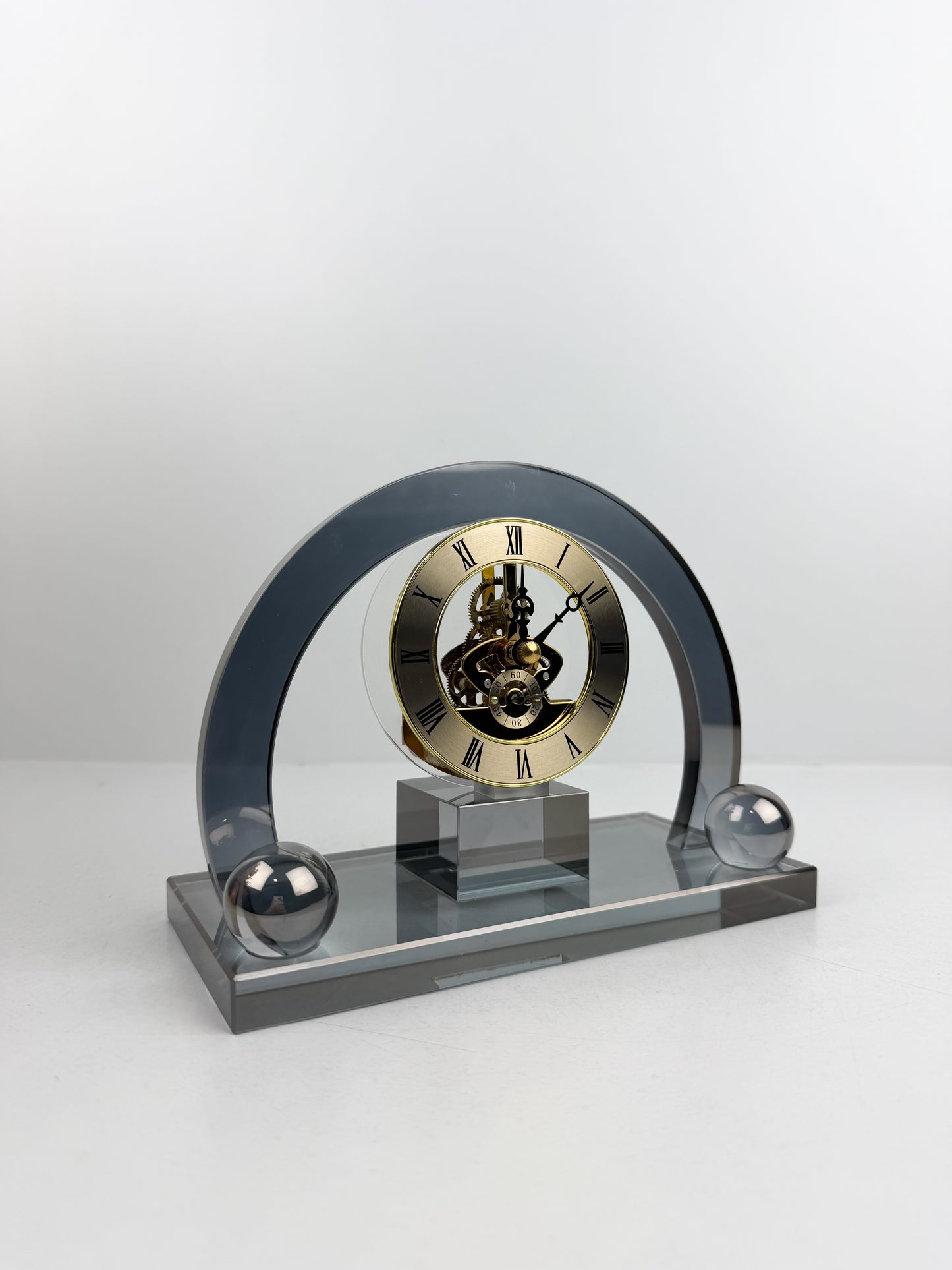 Horloge ronde en cristal teinté