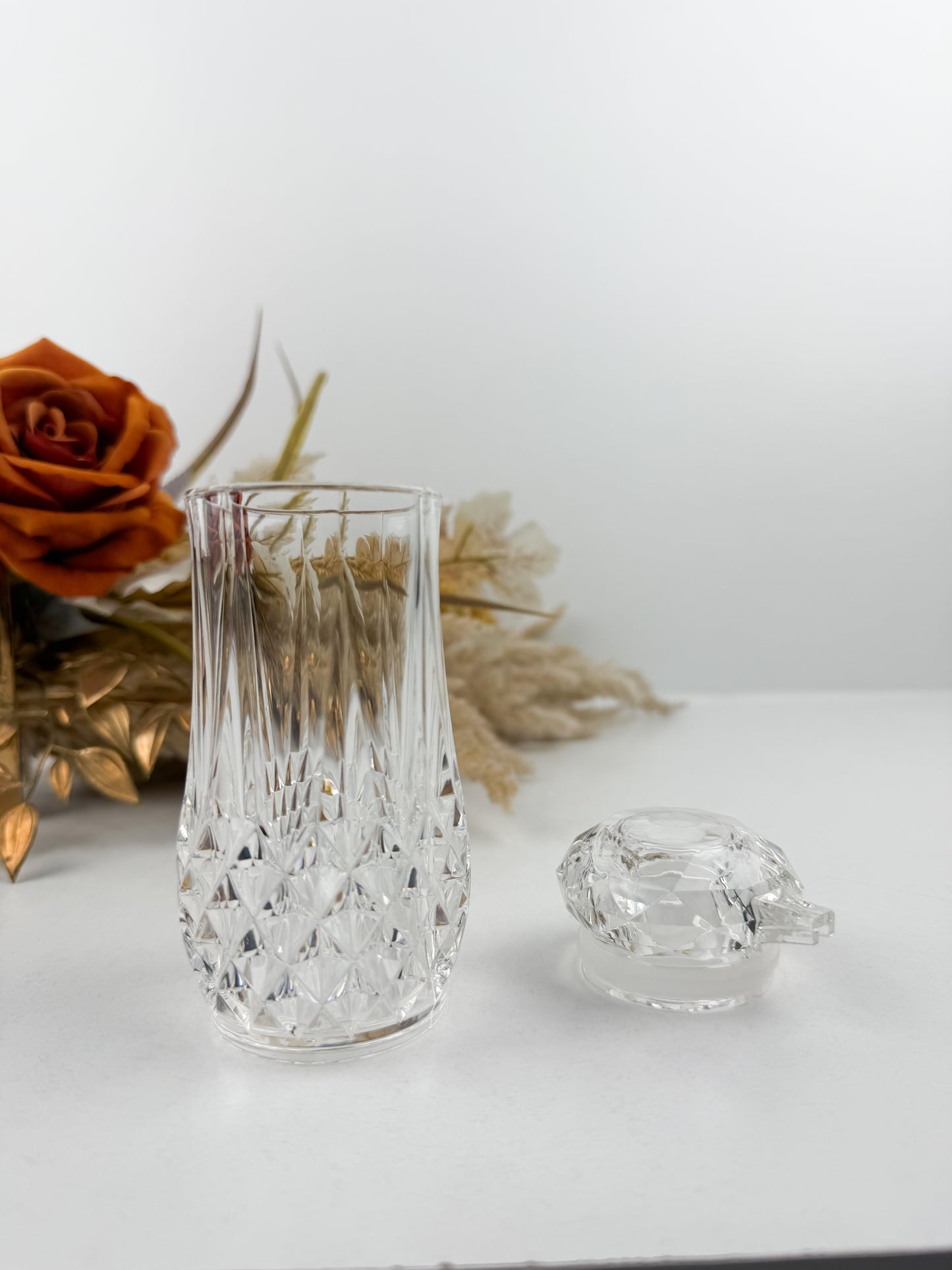 Huilière en acrylique moderne, design épuré et contemporain pour votre cuisine