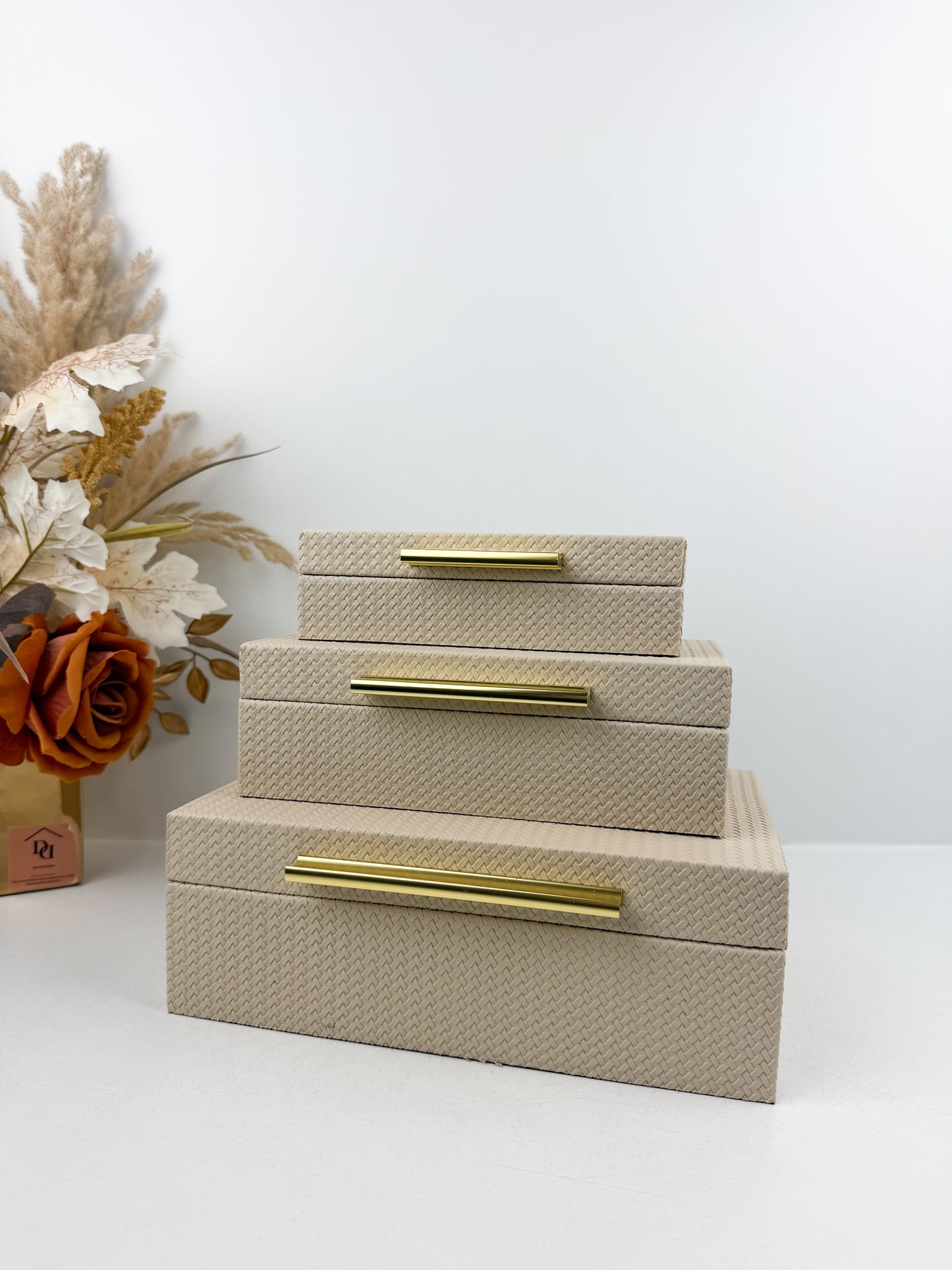 Trois boîtes de rangement superposables