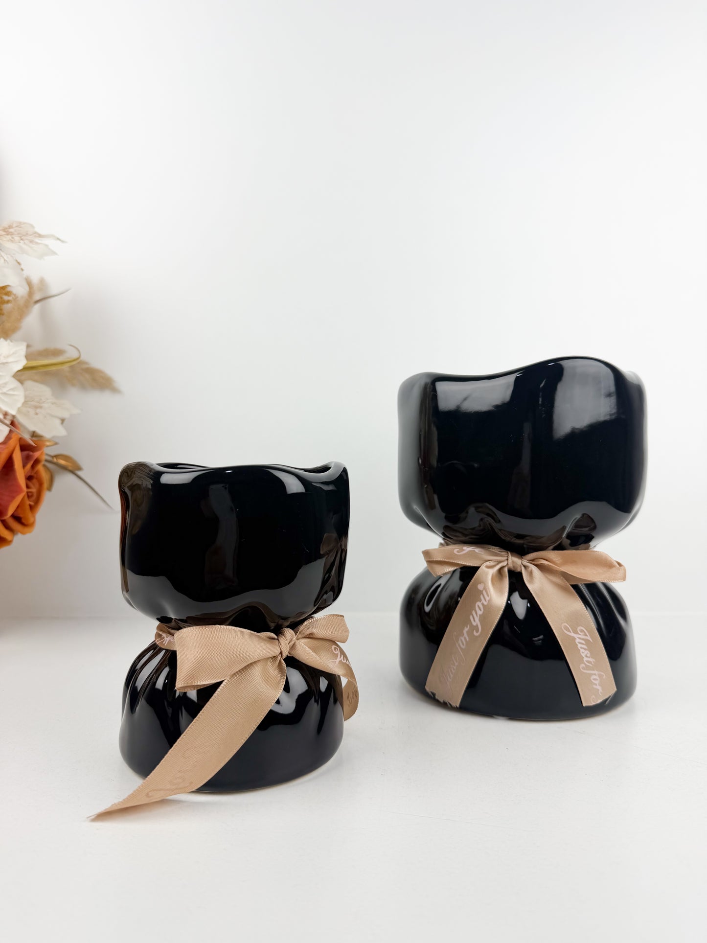 Duo vase décoratif en céramique noire brillante lisse et éclatante crée une élégance intemporelle