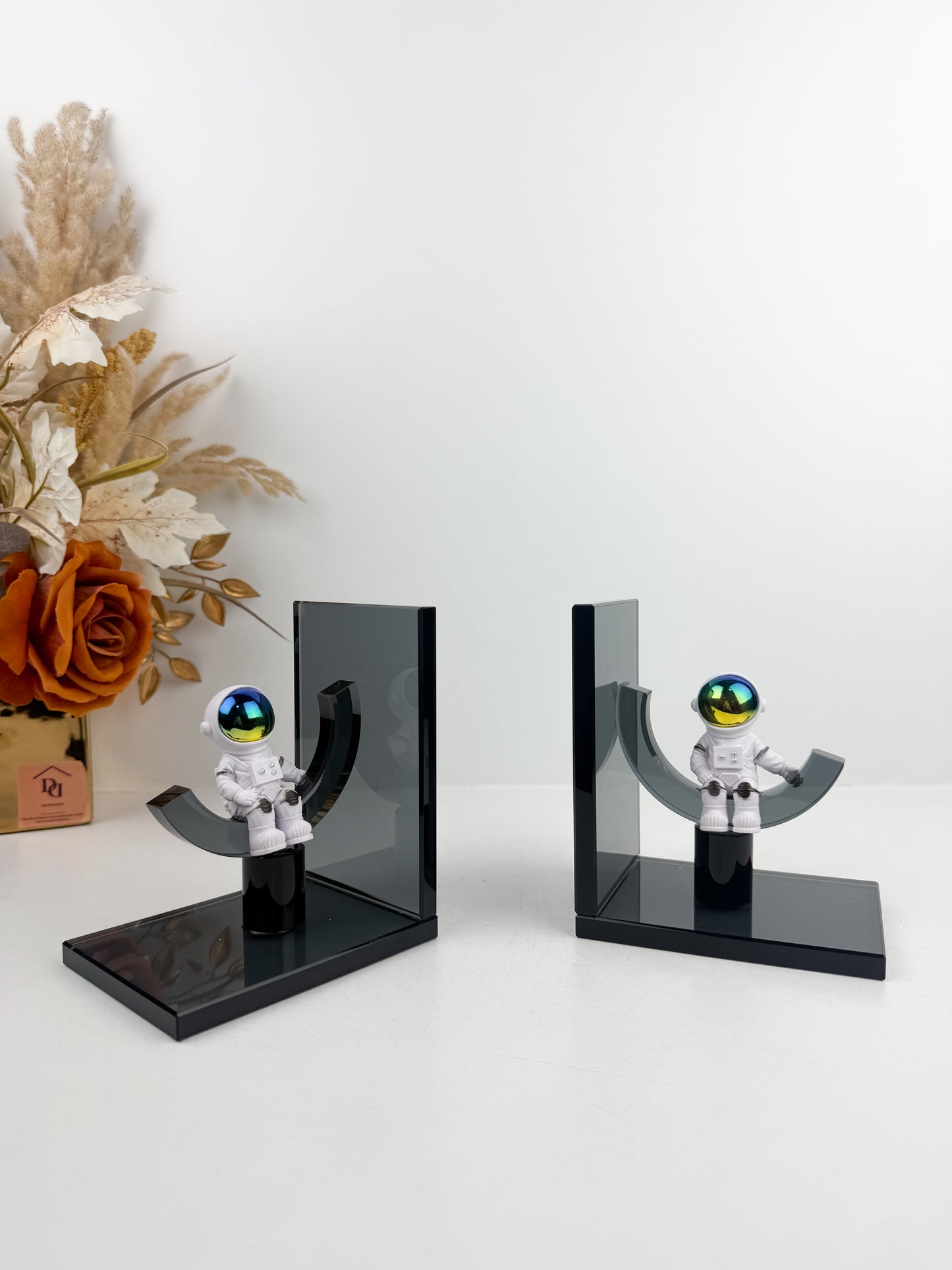 Paire de serre-livres décoratifs captivants présente un adorable astronaute blanc