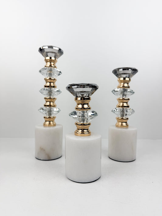 Ensemble de trois bougeoirs décoratifs alliant élégance et sophistication en cristal