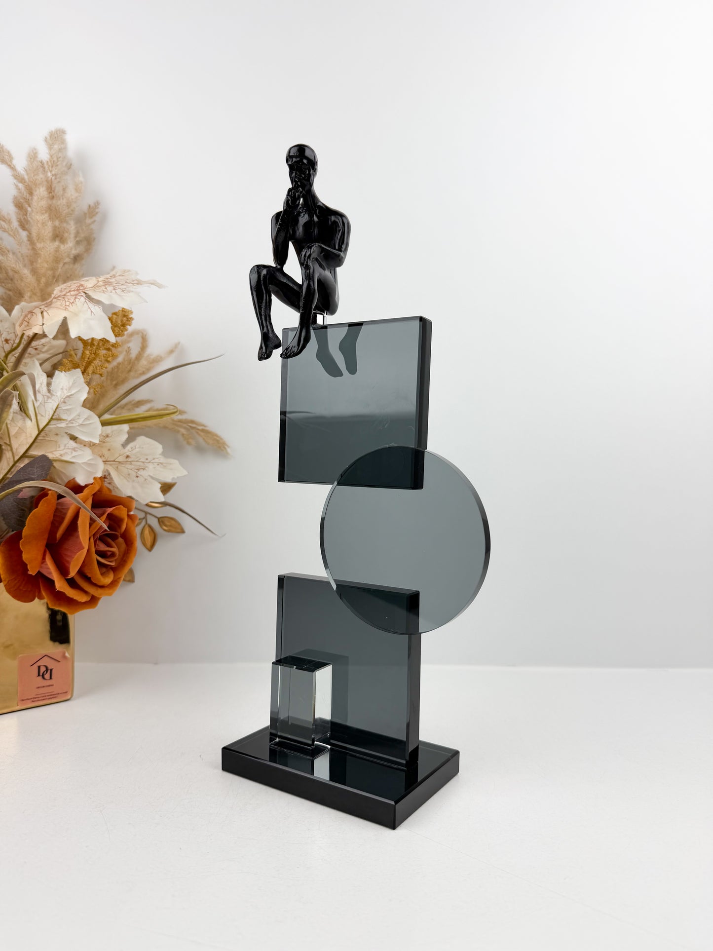 Sculpture contemporaine d'inspiration architecturale