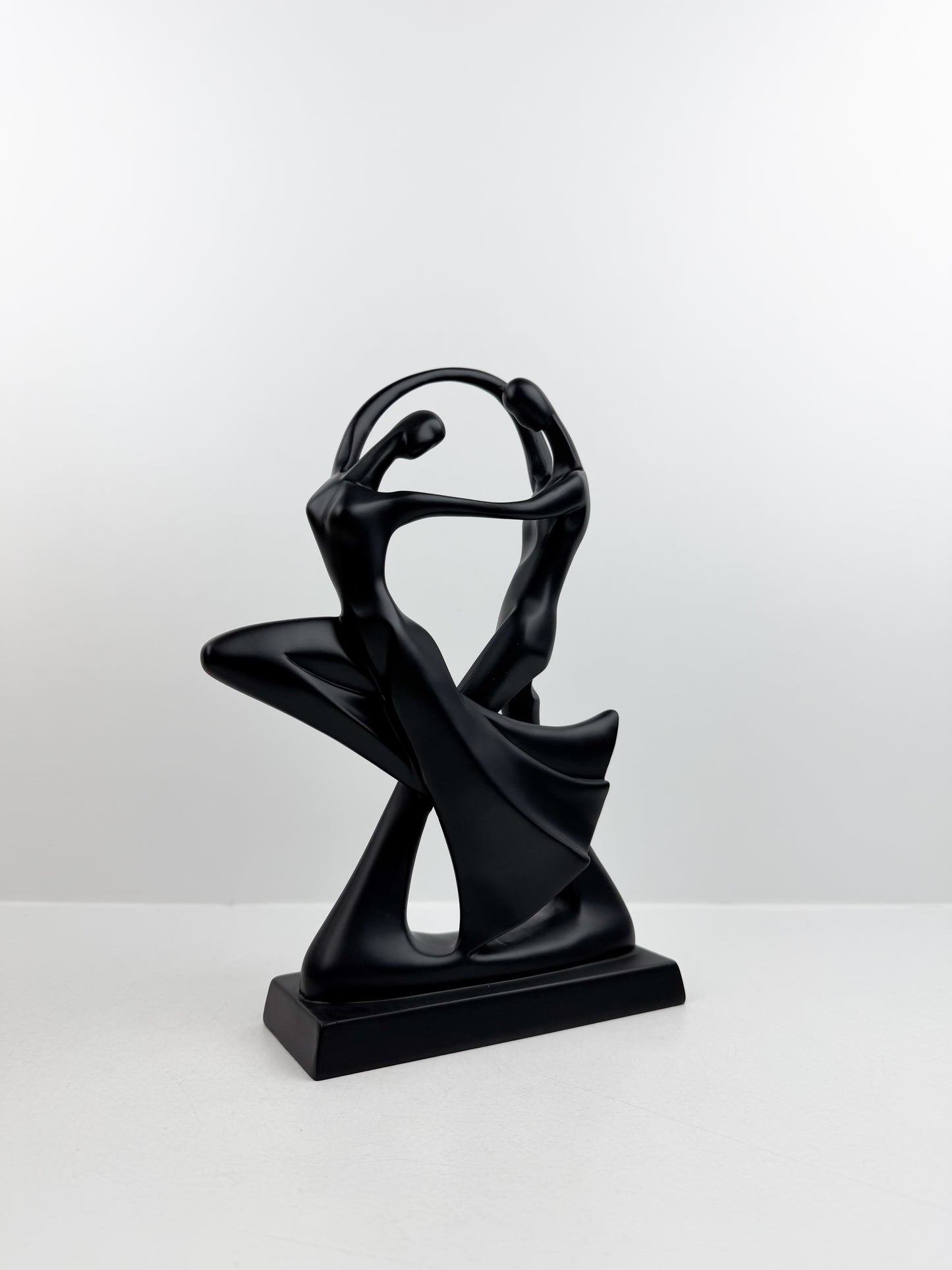 Statue Décorative en résine  – L'Élégance du Mouvement