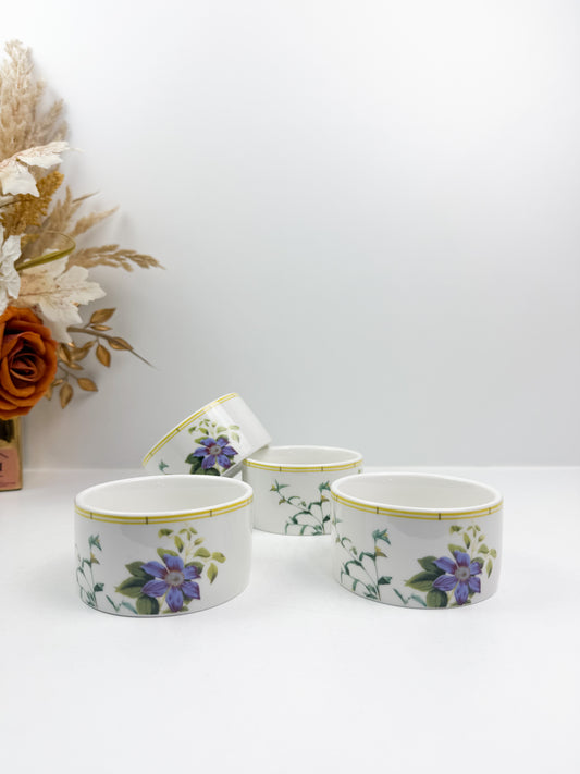 Quatre mini bols aux teintes florales