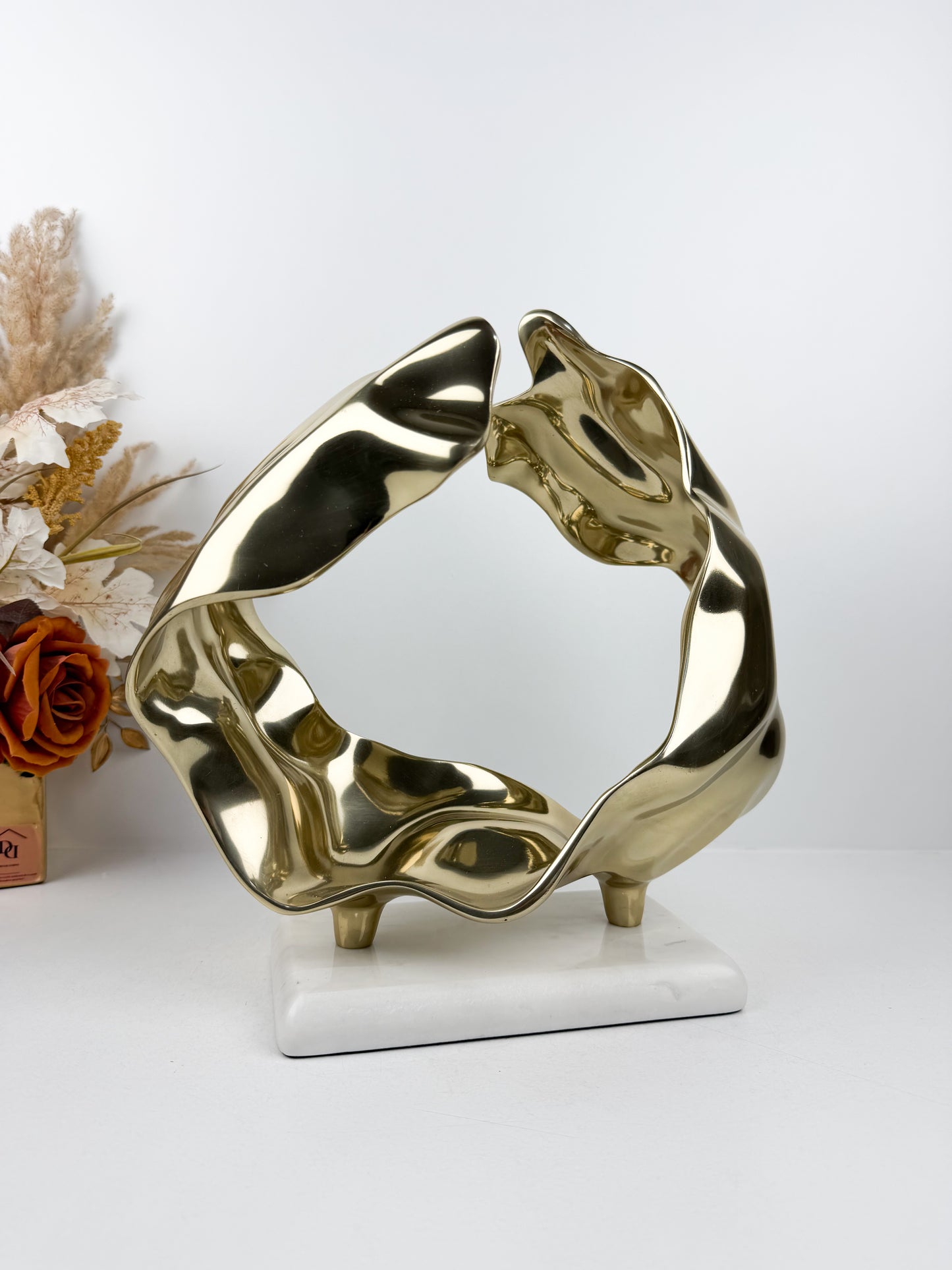 Sculpture décorative en métal doré