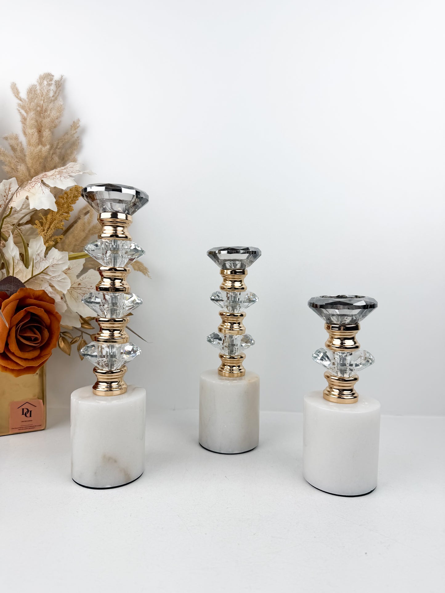 Ensemble de trois bougeoirs décoratifs alliant élégance et sophistication en cristal