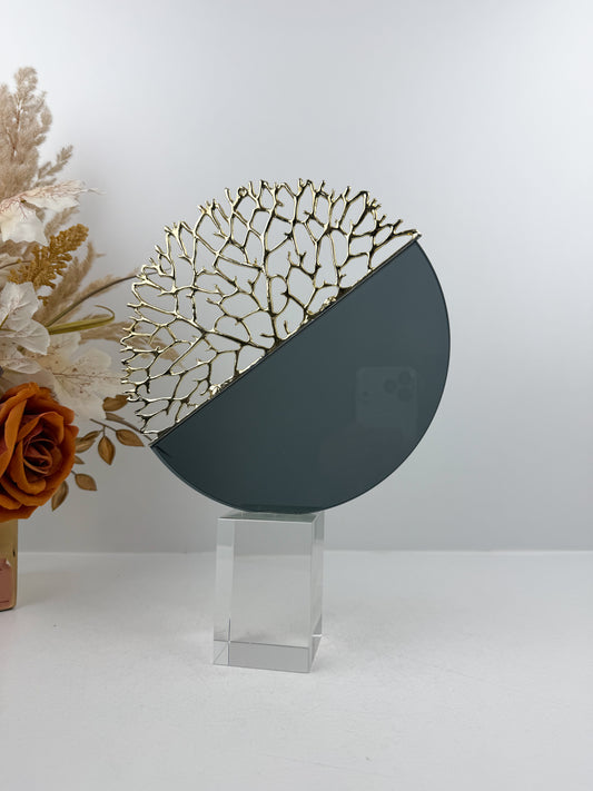 Sculpture Décorative en effet Marbre et Feuillage Doré.