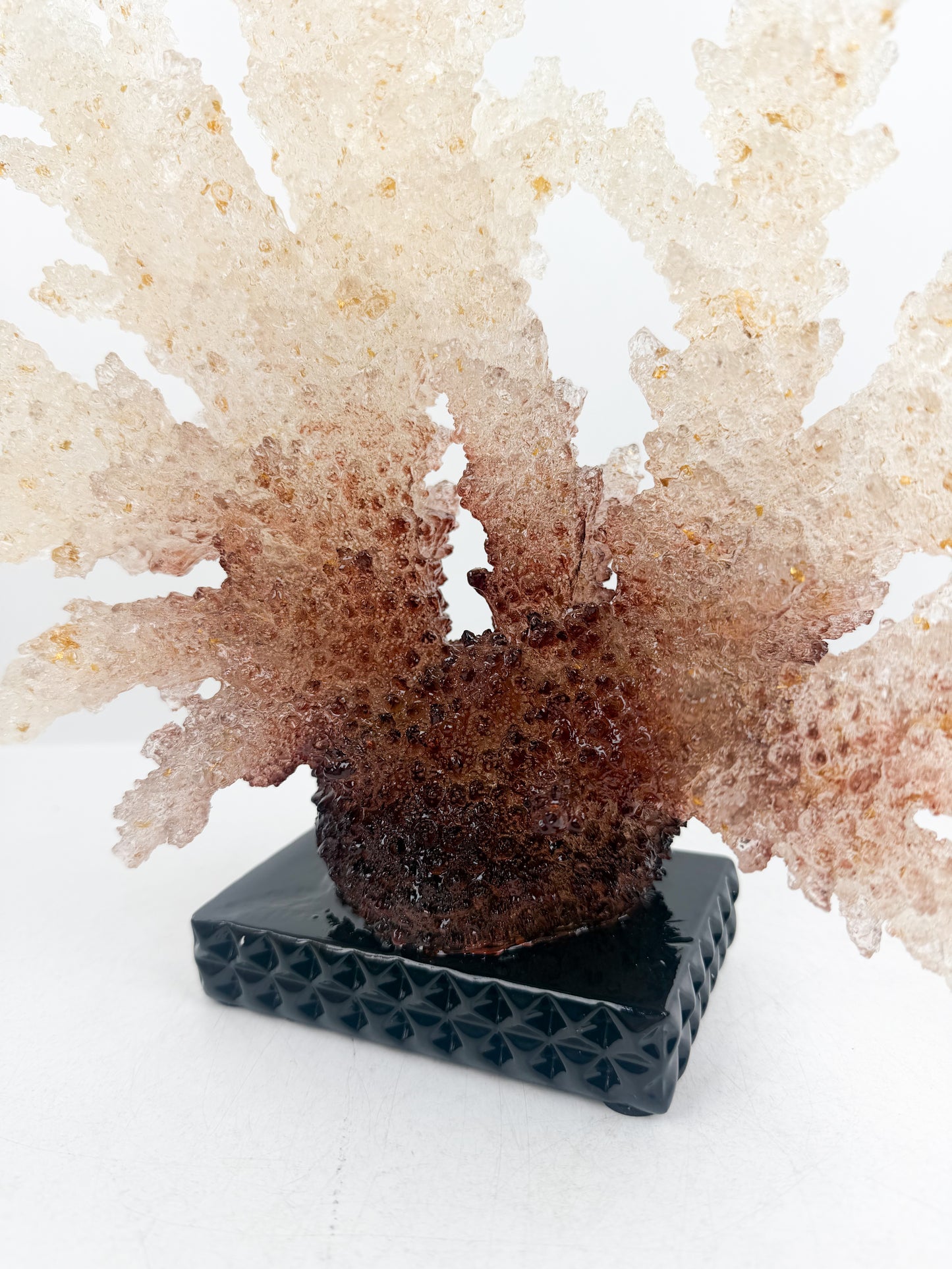 Sculpture de corail en résine pour capturer la beauté naturelle des fonds marins.