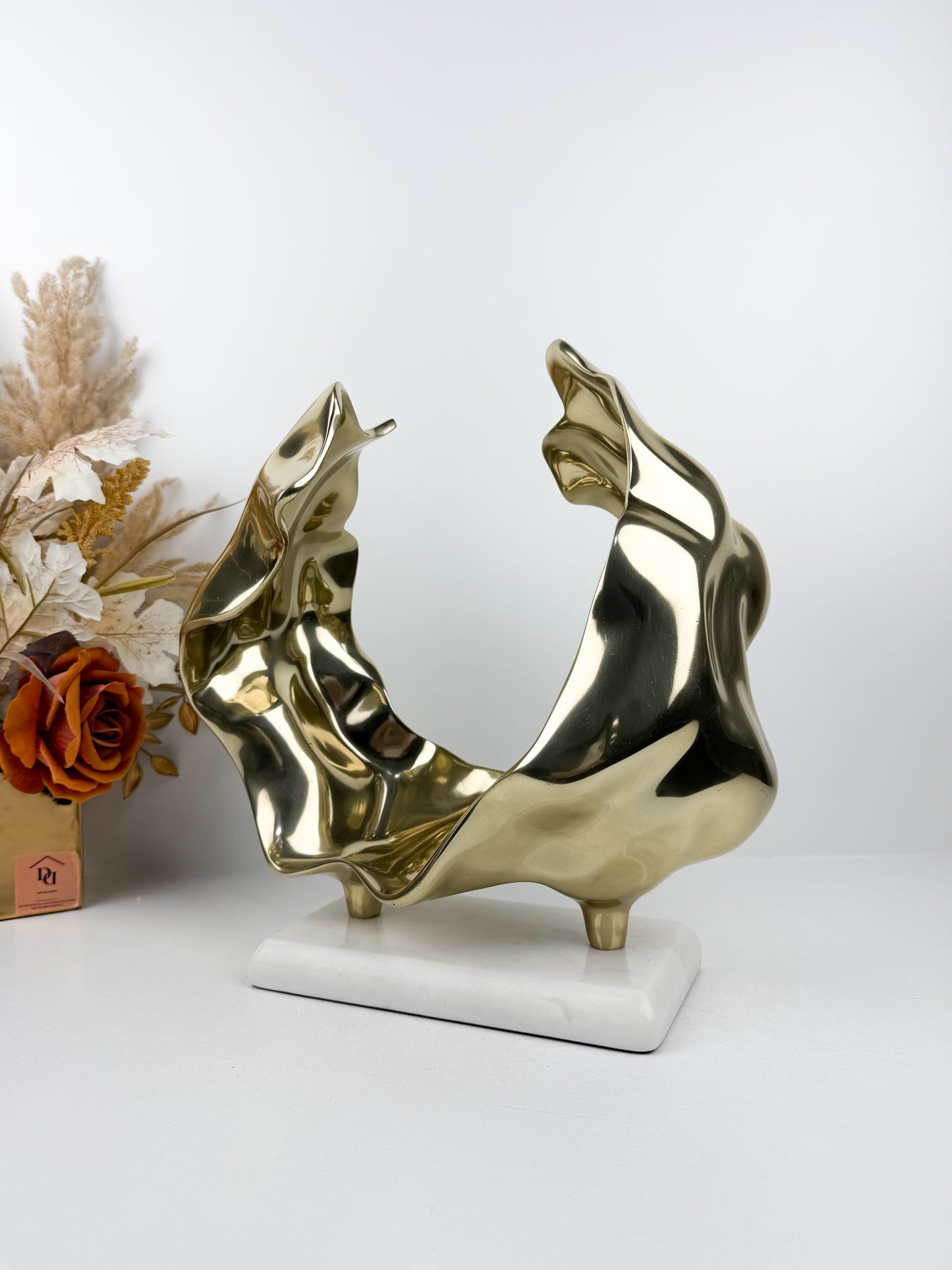 Sculpture décorative en métal doré