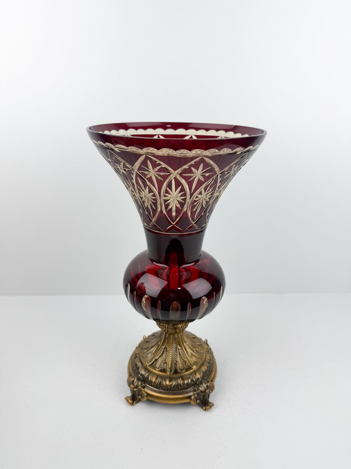 Présentoir royal de haute qualité orné de cristal sophistiqué rouge