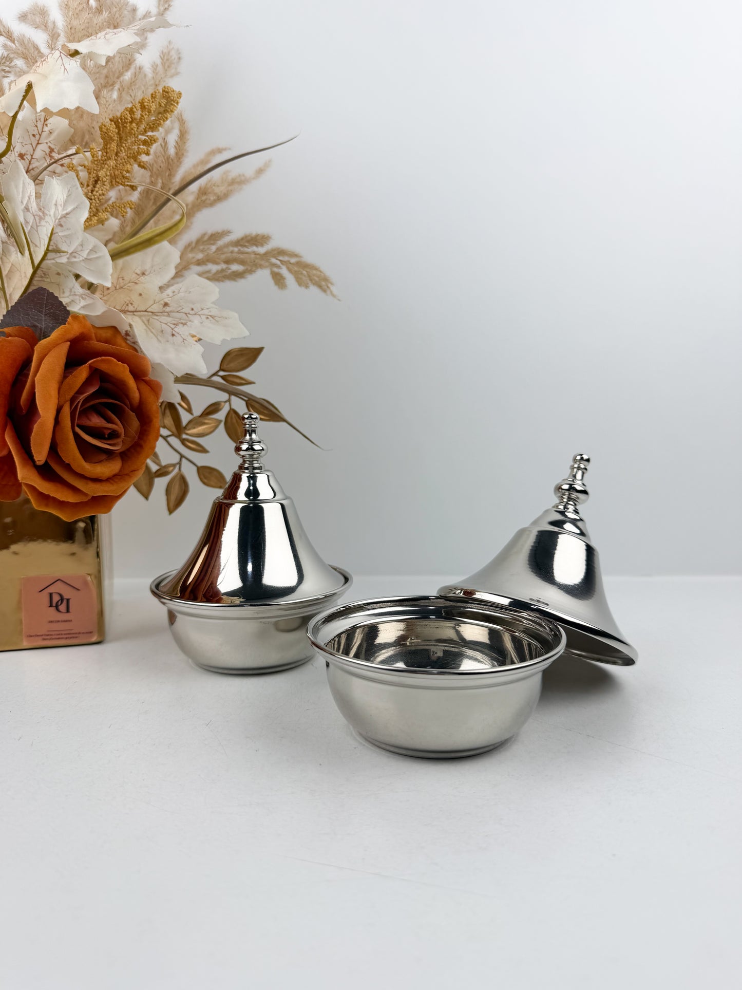Petit tajine en argenté de tradition marocaine