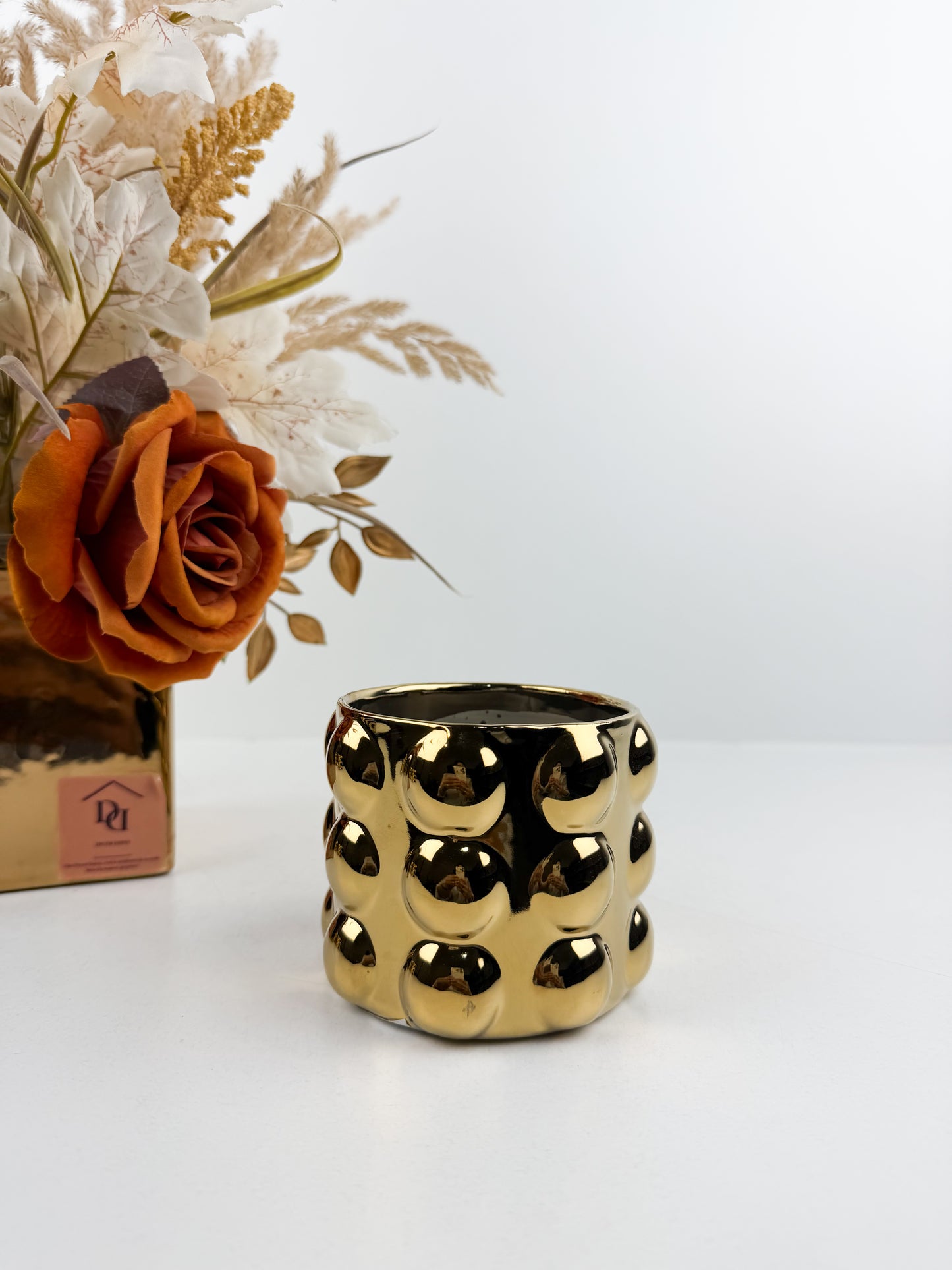 Petit Pot en céramique dorée pour sublimer vos arrangements floraux